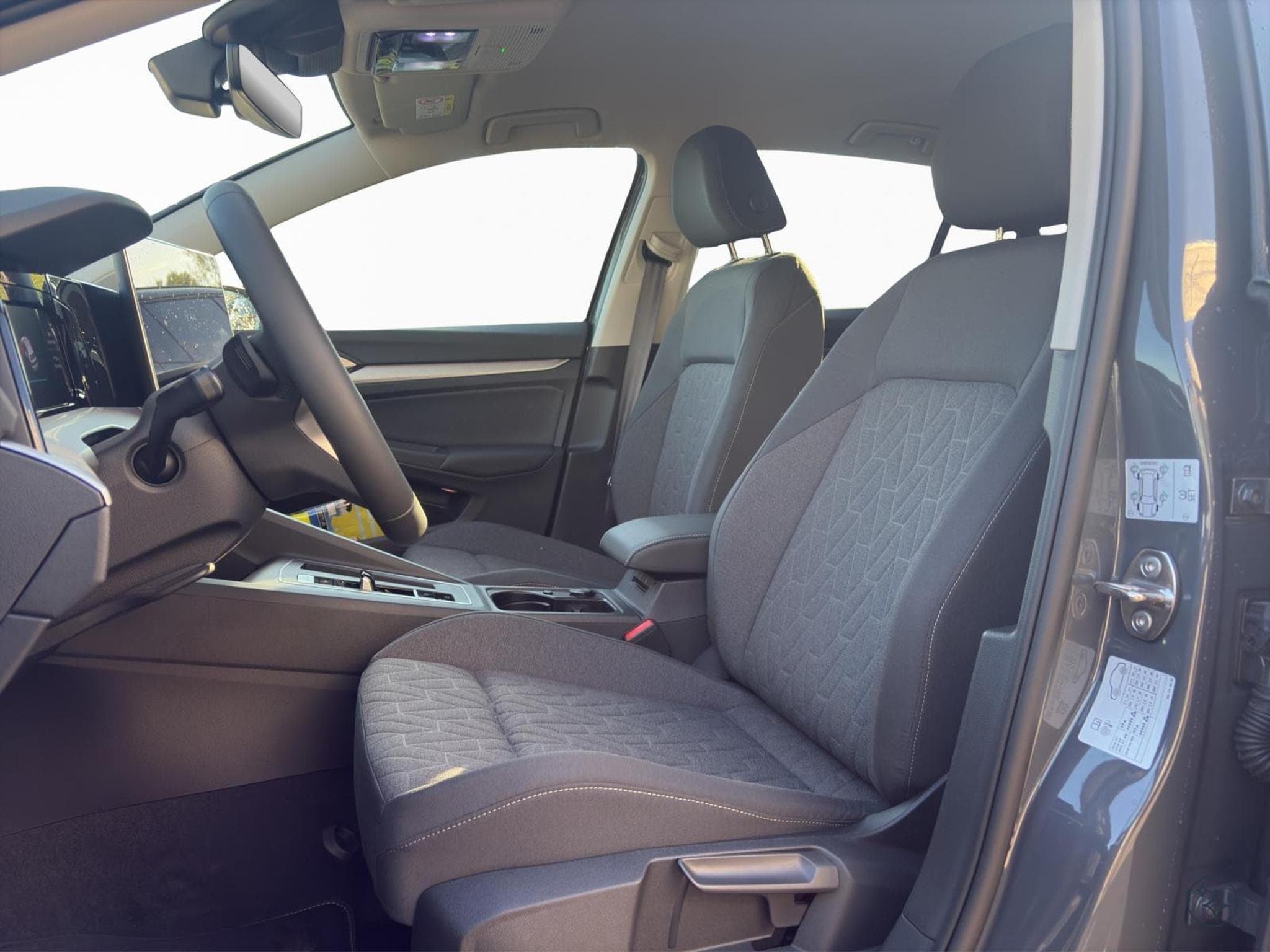 VW Golf Life Hybrid (2026) - Photo 11