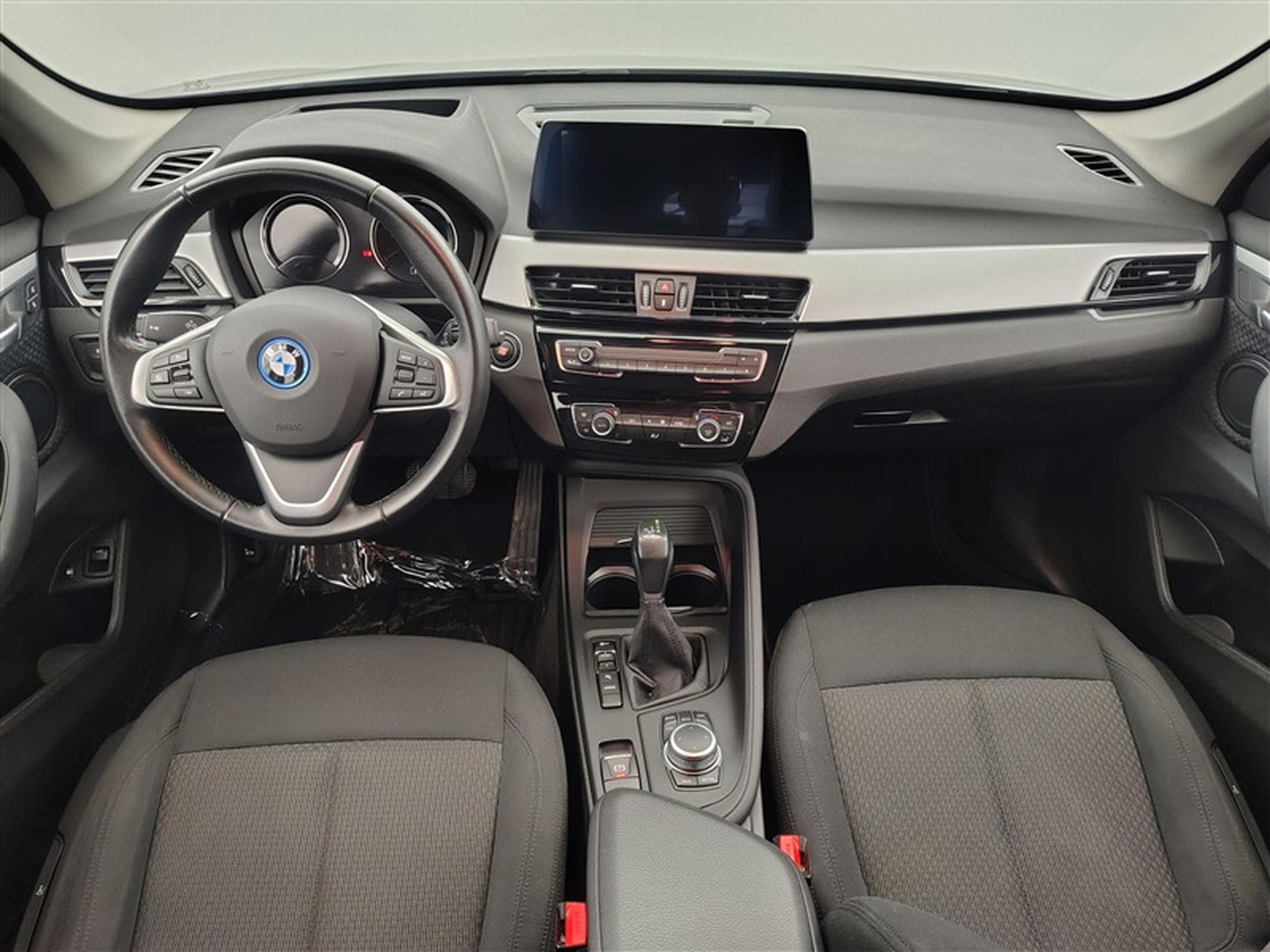 BMW X1 PHEV 1.5iA xDrive25e NAVI / FULL LED / CARPLAY / HUD (2022) - Photo 8