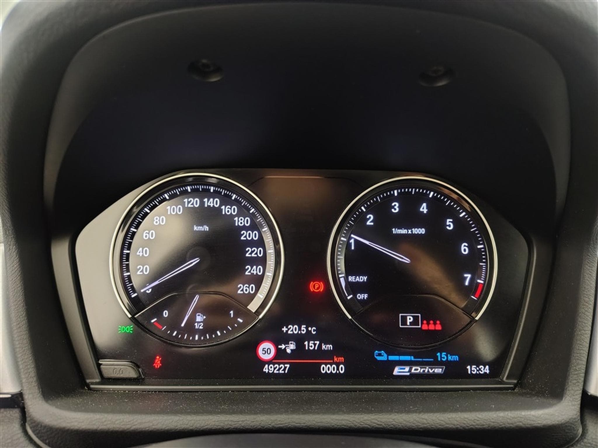 BMW X1 PHEV 1.5iA xDrive25e NAVI / FULL LED / CARPLAY / HUD (2022) - Photo 10