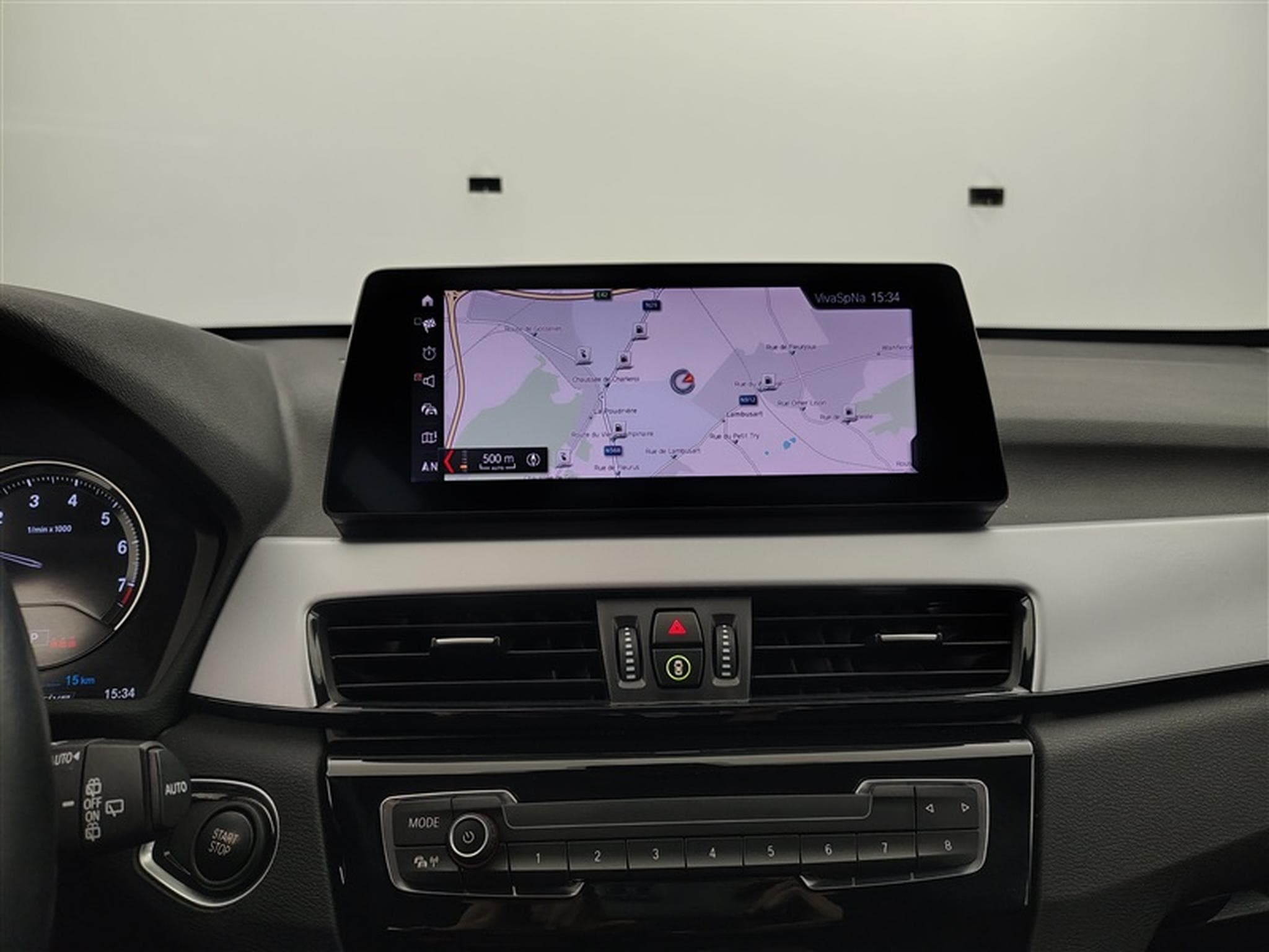 BMW X1 PHEV 1.5iA xDrive25e NAVI / FULL LED / CARPLAY / HUD (2022) - Photo 11