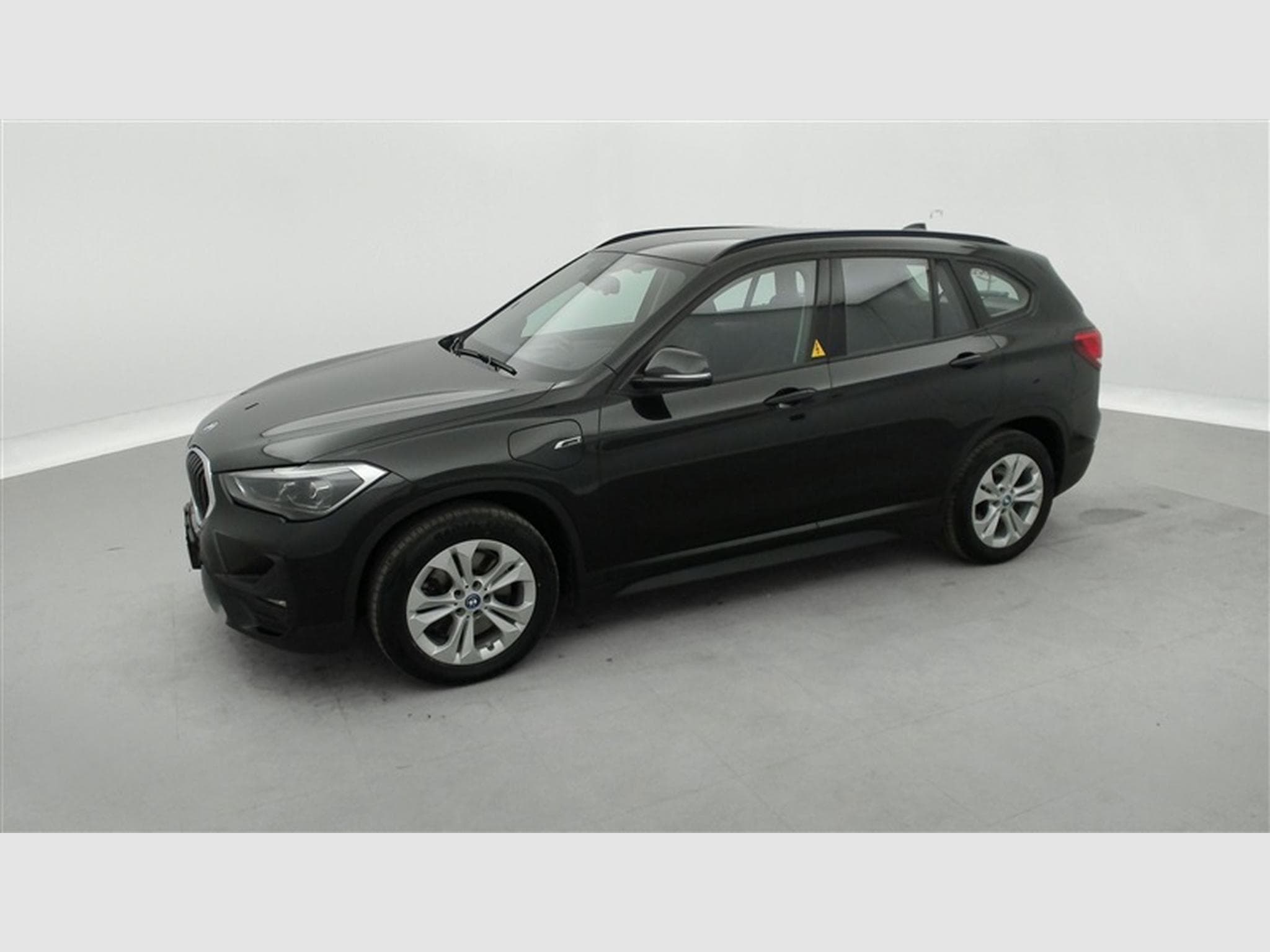 BMW X1 PHEV 1.5iA xDrive25e NAVI / FULL LED / CARPLAY / HUD (2022) - Photo 22