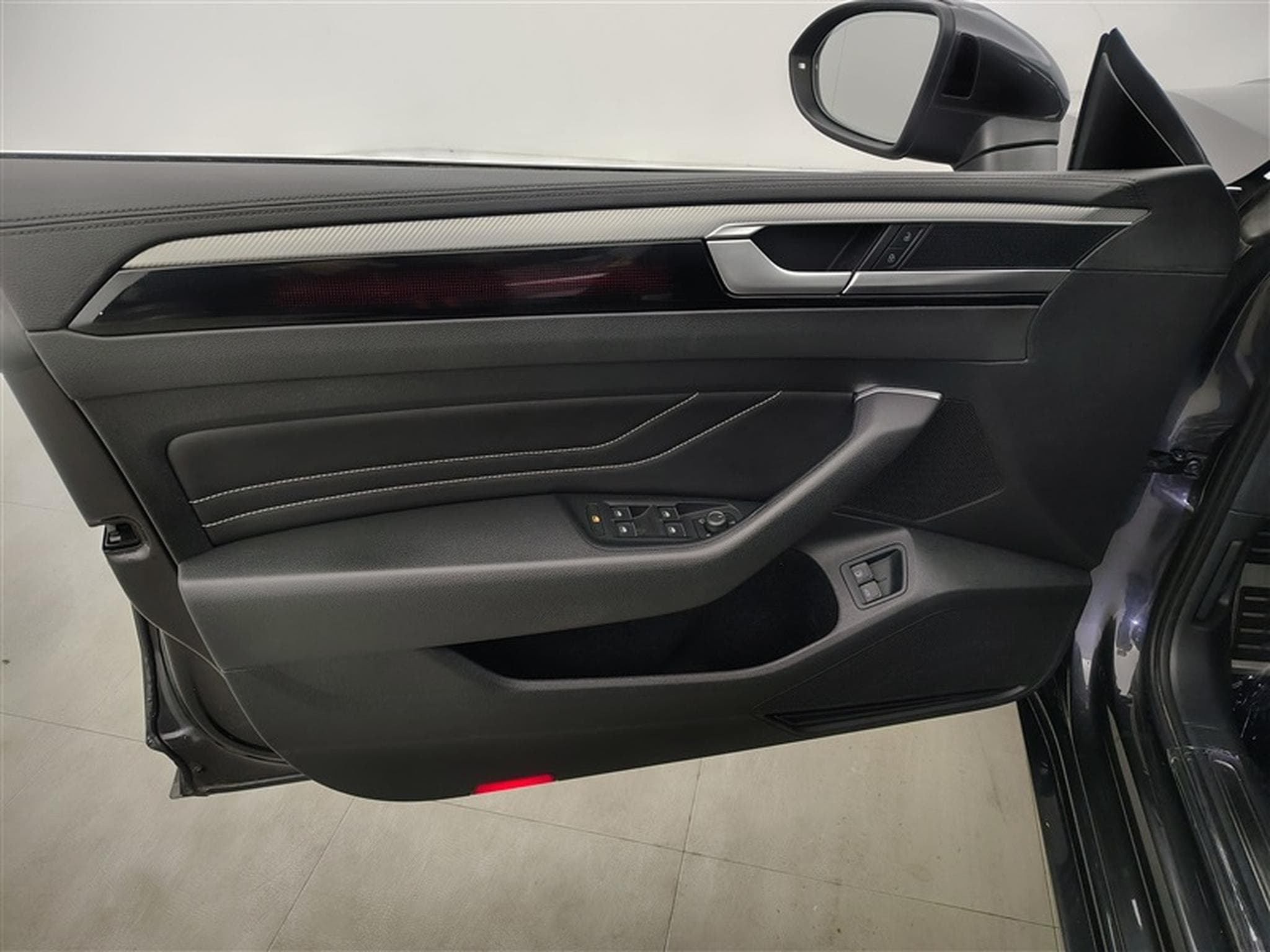 VW Arteon SB eHybrid 1.4 R-Line DSG (160 kW) (2022) - Photo 17