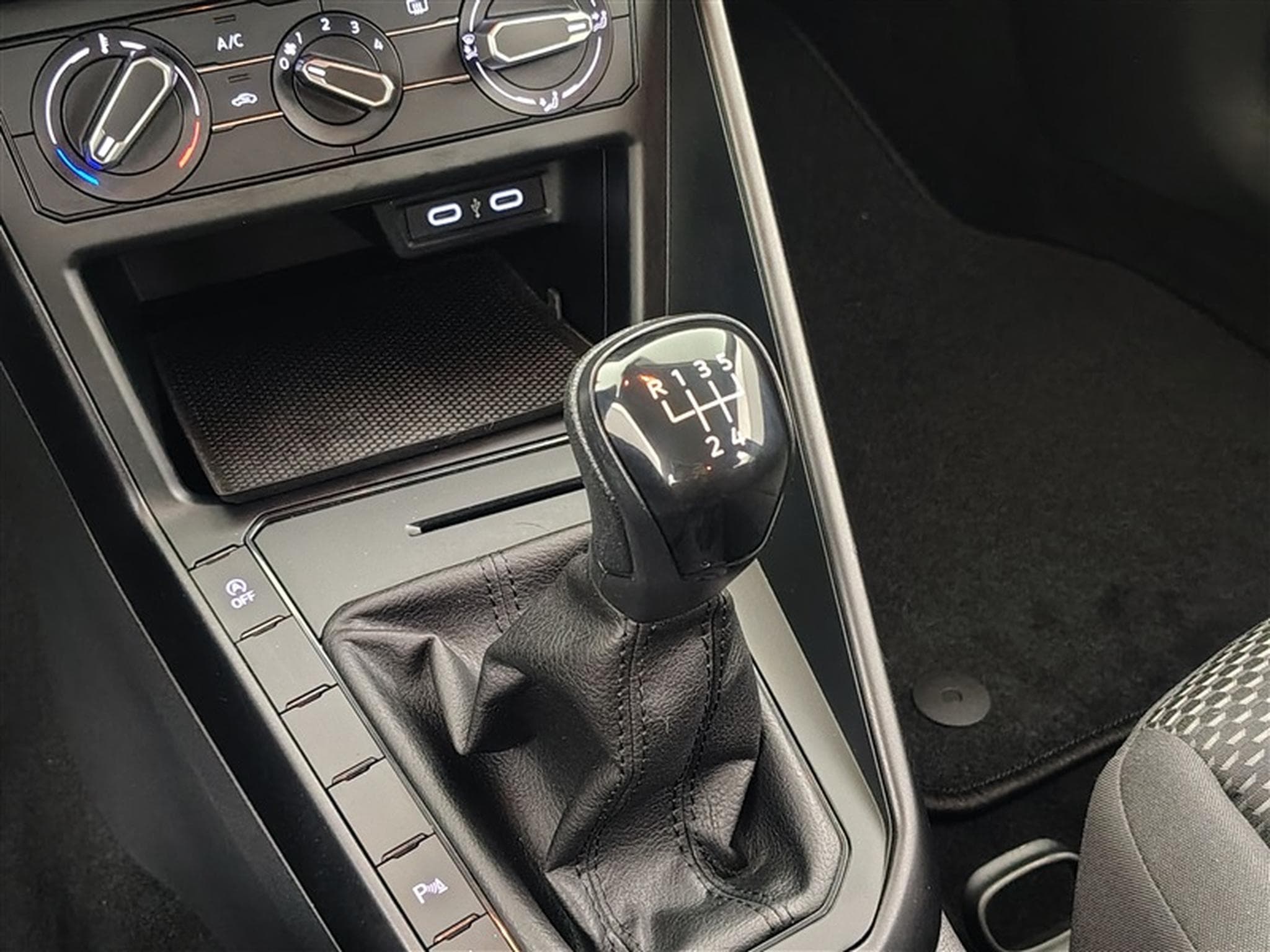 VW Polo 1.0 TSI Style Carplay / Led / PDC av+ar (2024) - Photo 12