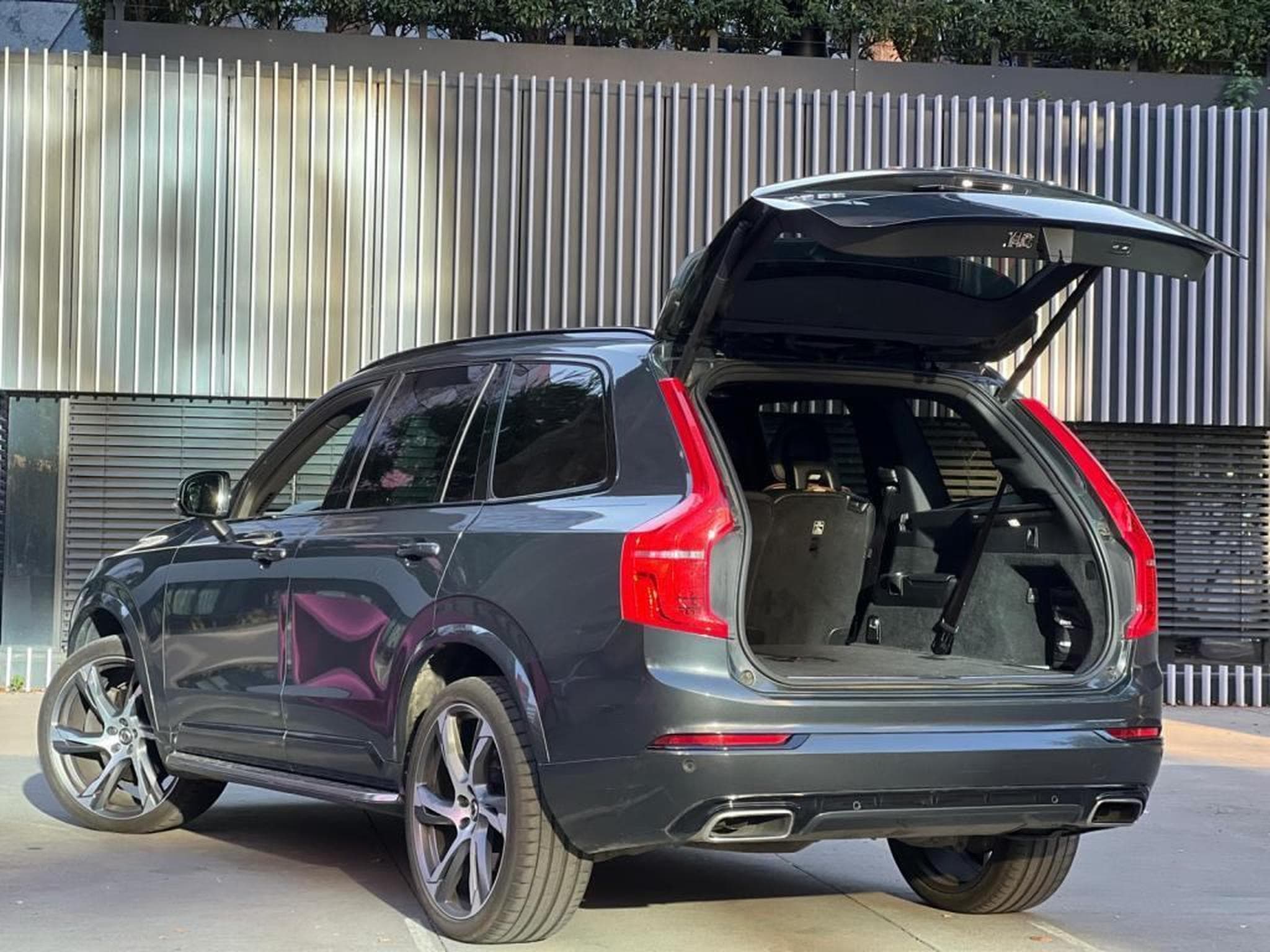 Volvo XC90 AUTOMATIQUE / DIESEL / 7 PLACES / TOIT OUVRANT / HARMAN KARD (2019) - Foto 8