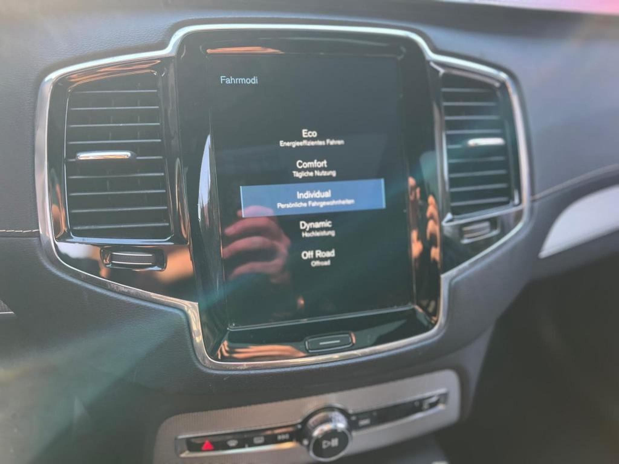Volvo XC90 AUTOMATIQUE / DIESEL / 7 PLACES / TOIT OUVRANT / HARMAN KARD (2019) - Foto 24