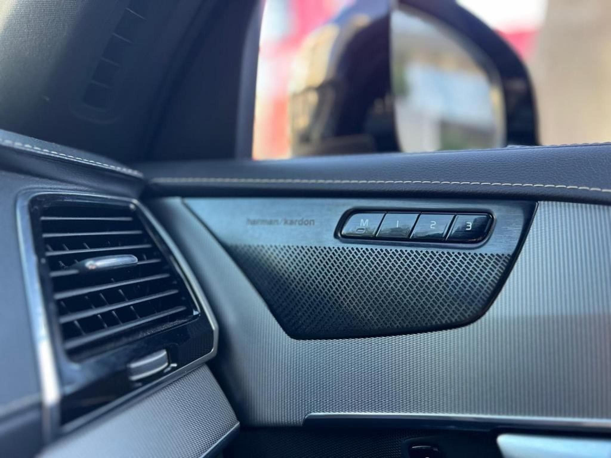 Volvo XC90 AUTOMATIQUE / DIESEL / 7 PLACES / TOIT OUVRANT / HARMAN KARD (2019) - Foto 26