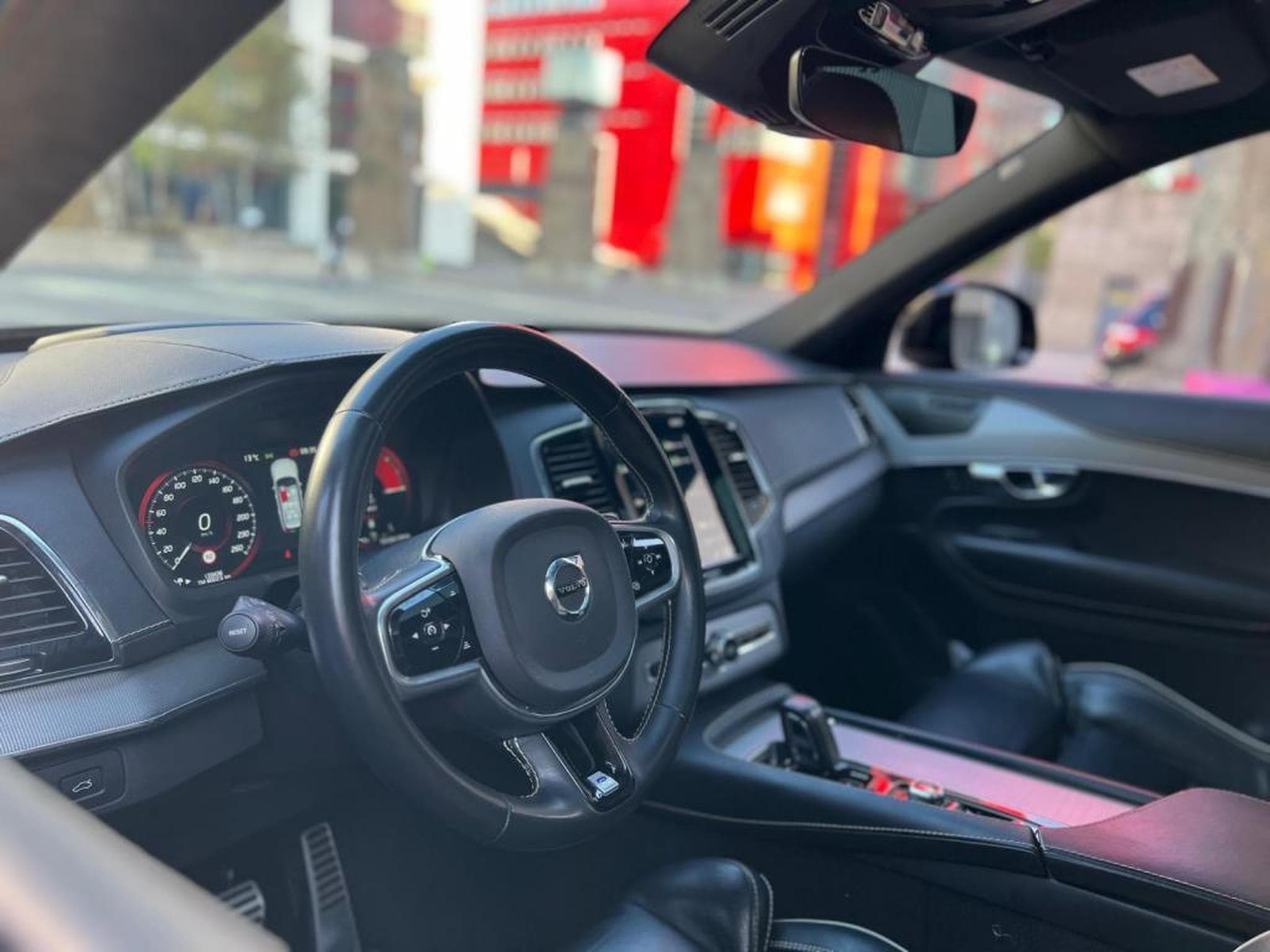 Volvo XC90 AUTOMATIQUE / DIESEL / 7 PLACES / TOIT OUVRANT / HARMAN KARD (2019) - Foto 12