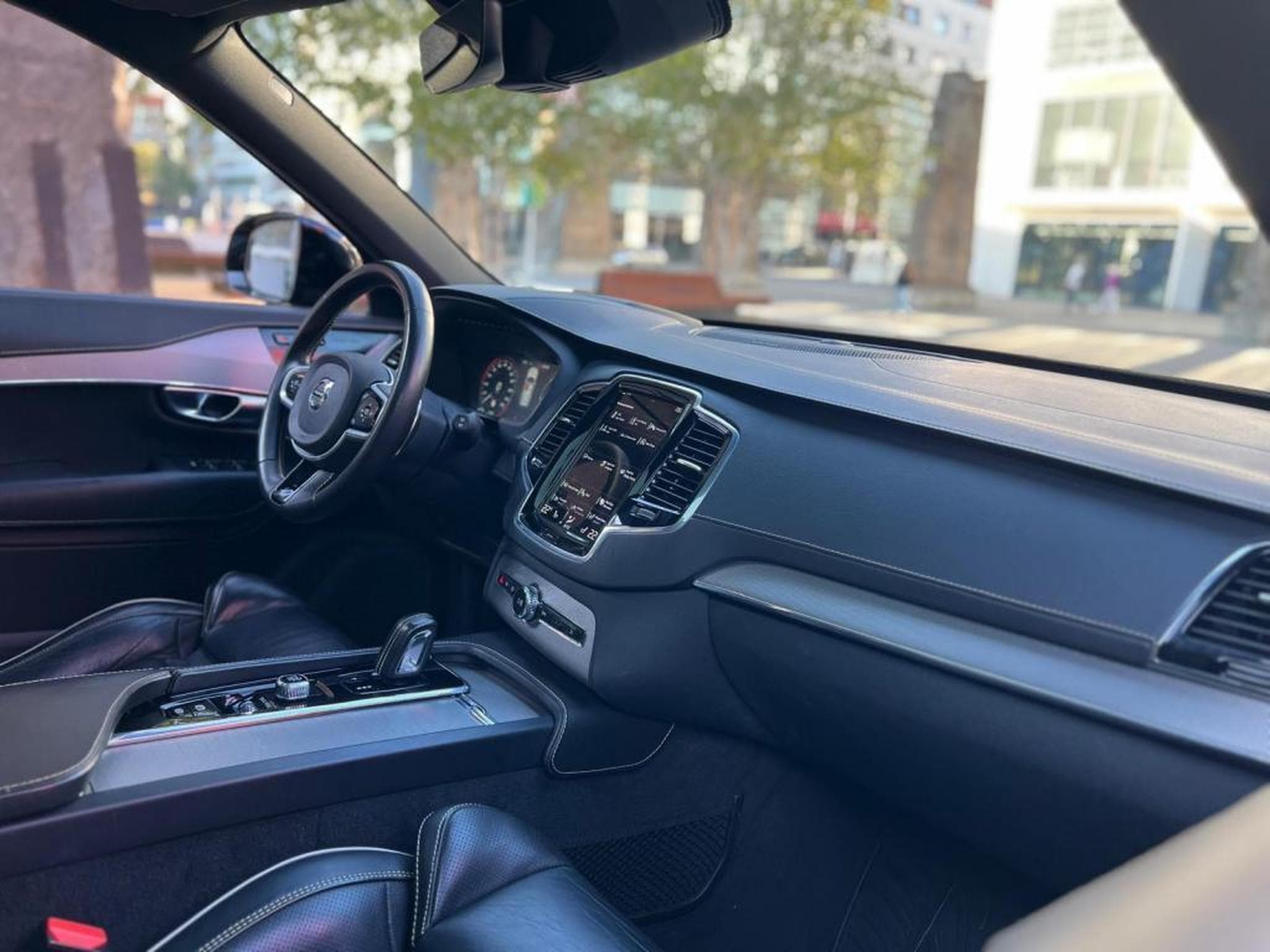 Volvo XC90 AUTOMATIQUE / DIESEL / 7 PLACES / TOIT OUVRANT / HARMAN KARD (2019) - Foto 14