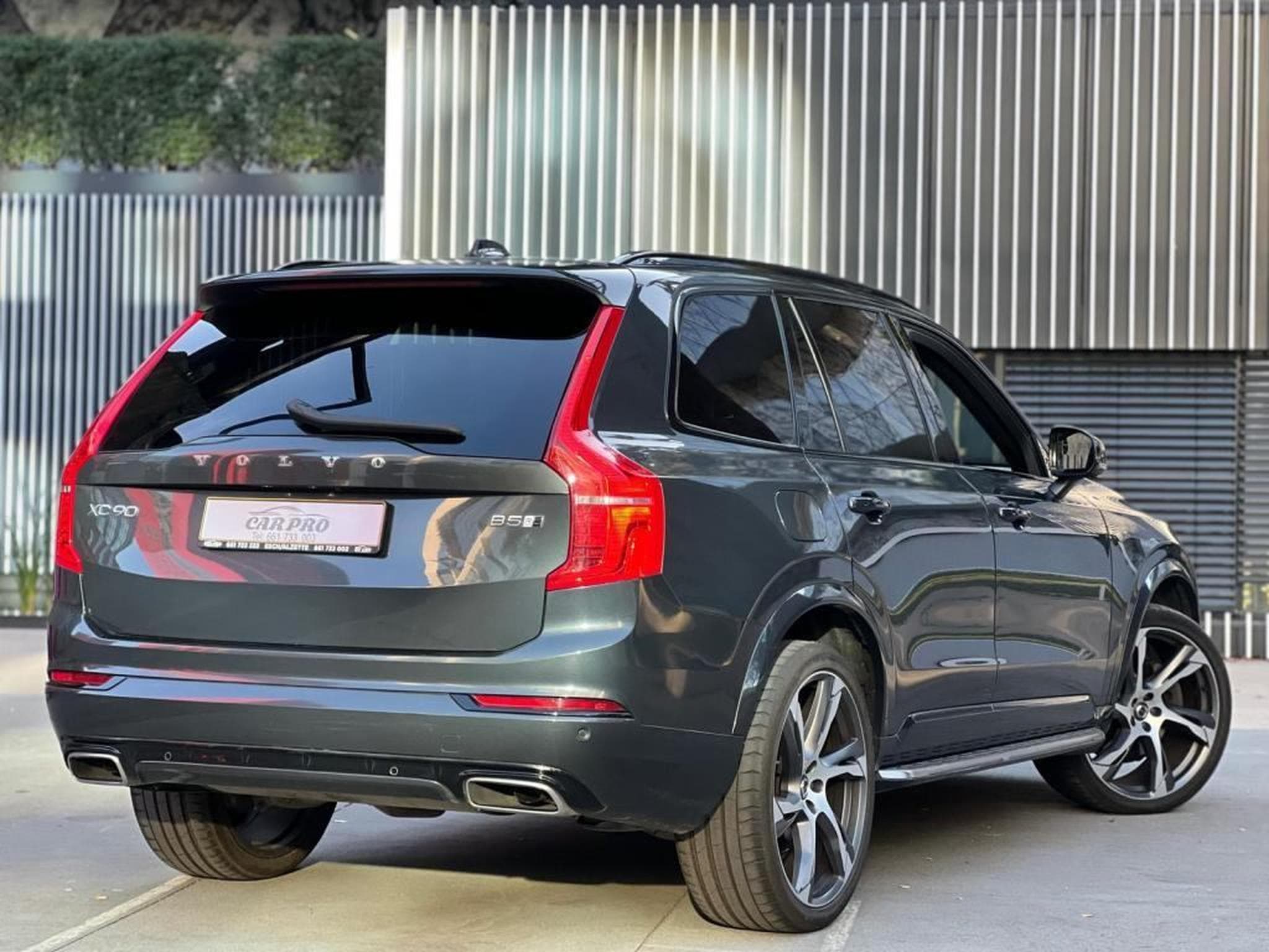 Volvo XC90 AUTOMATIQUE / DIESEL / 7 PLACES / TOIT OUVRANT / HARMAN KARD (2019) - Foto 3