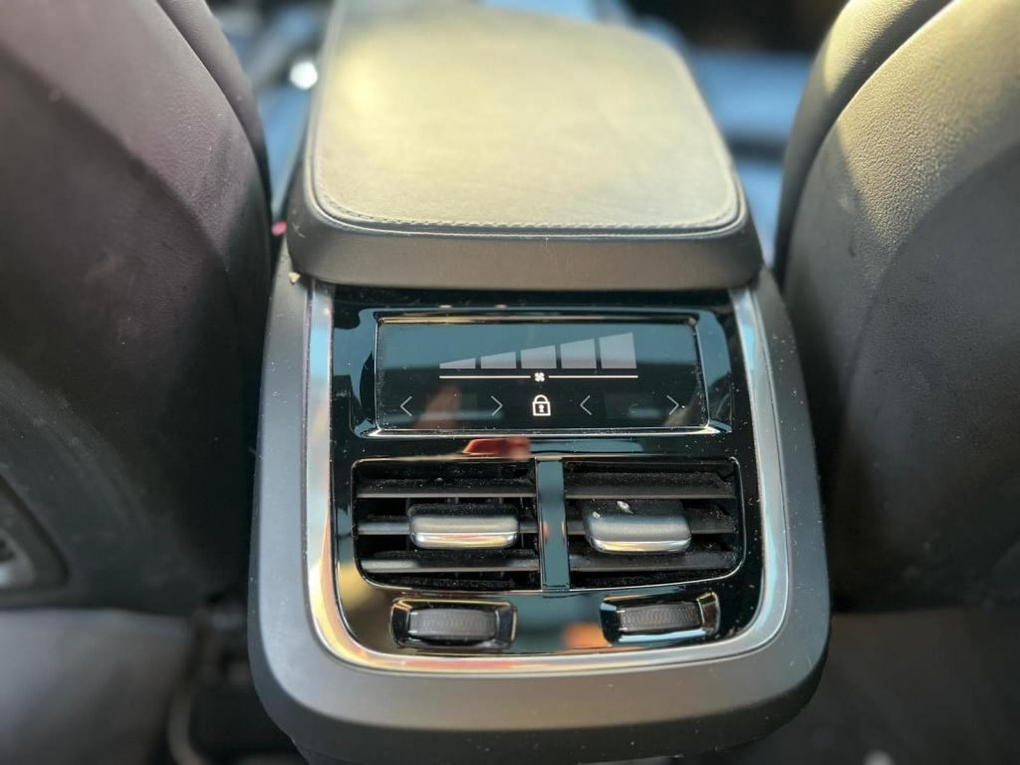 Volvo XC90 AUTOMATIQUE / DIESEL / 7 PLACES / TOIT OUVRANT / HARMAN KARD (2019) - Foto 23