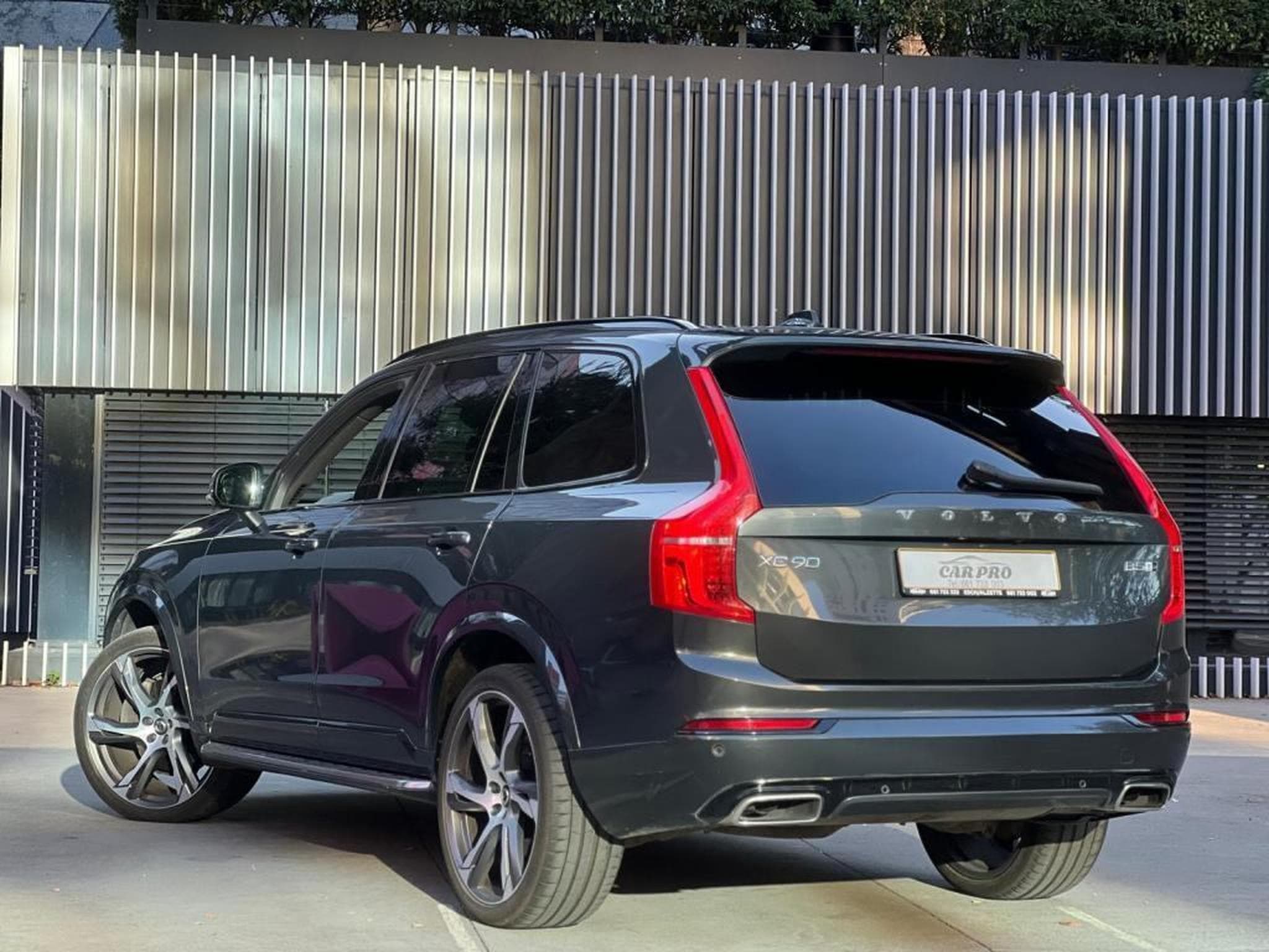 Volvo XC90 AUTOMATIQUE / DIESEL / 7 PLACES / TOIT OUVRANT / HARMAN KARD (2019) - Foto 4
