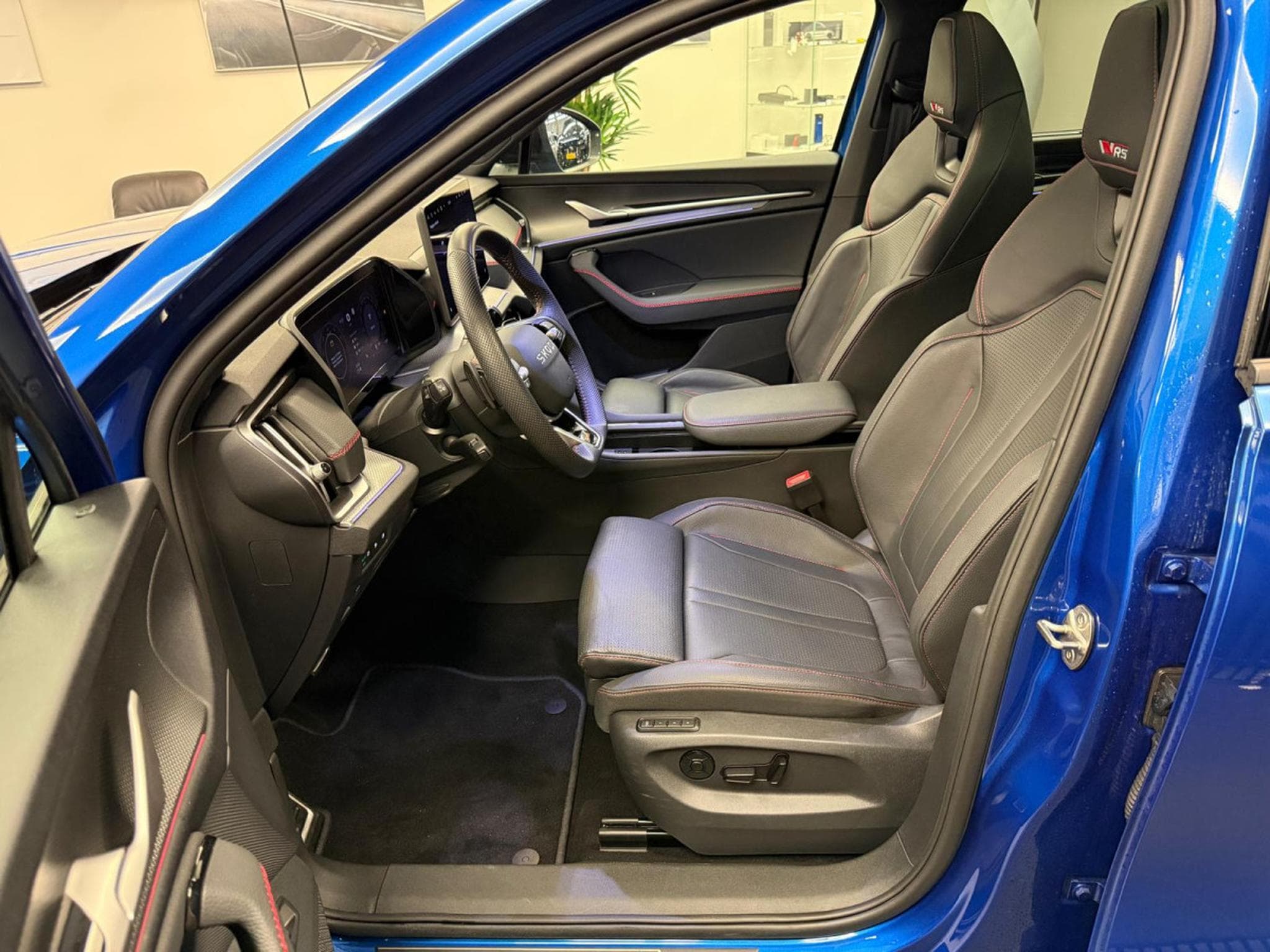 Skoda Kodiaq RS 2.0 TSI 4x4 265 CV / 195kW  DSG7 (2025) - Photo 3