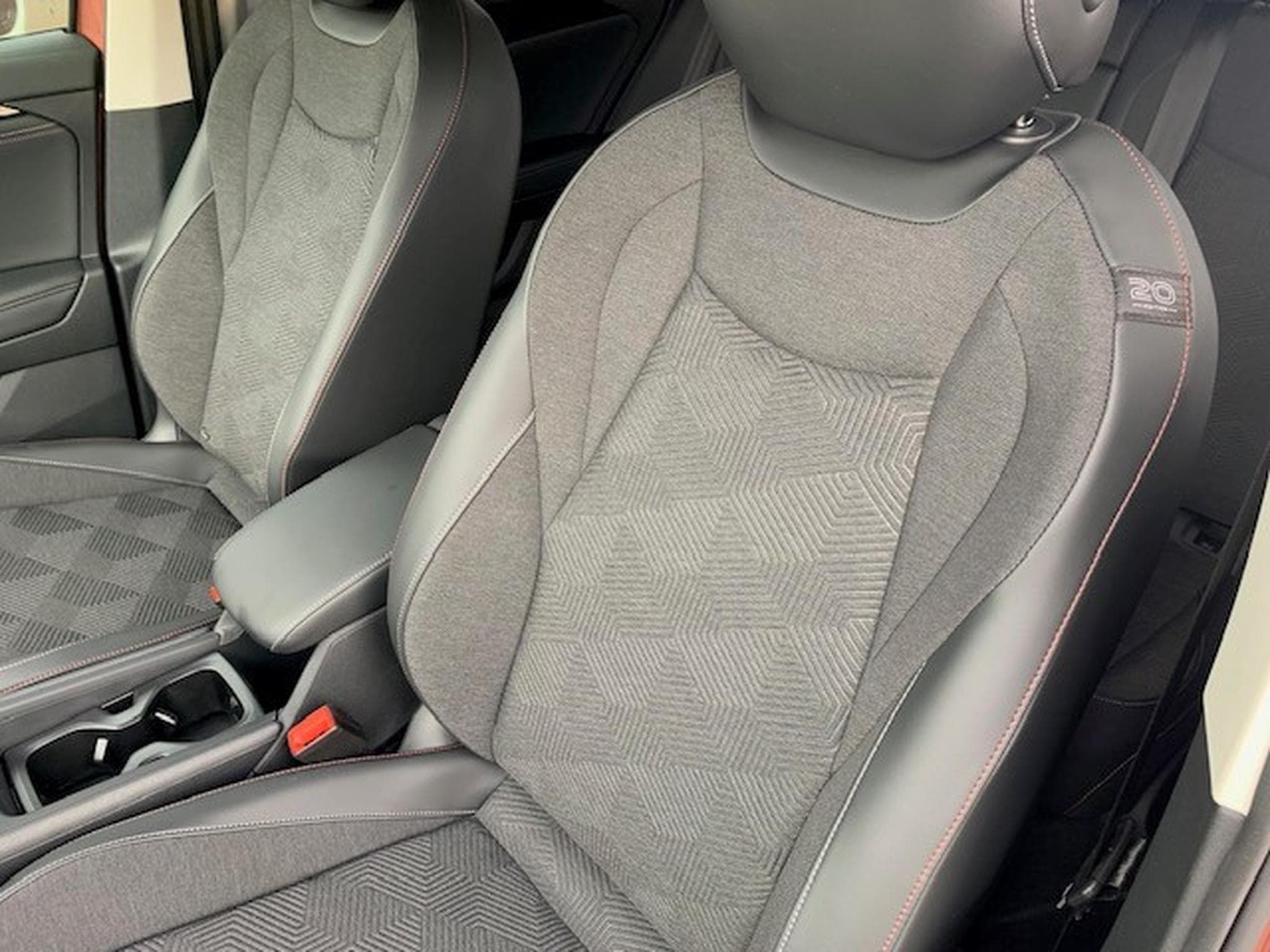 VW Tiguan EDITION 20 1.5eTSI DSG7 (2026) - Photo 2