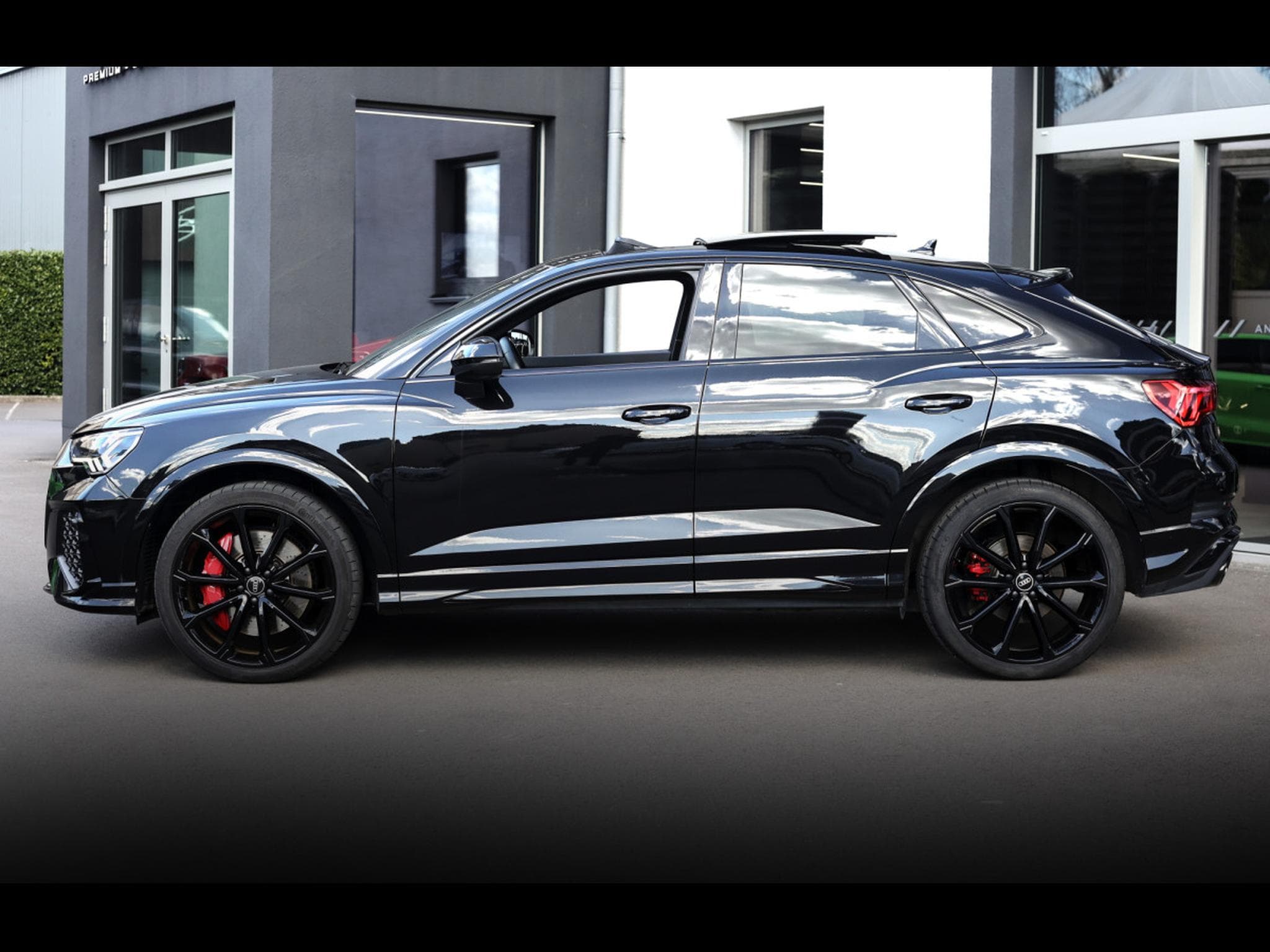 Audi RSQ3 SPORTBACK 2.5 TFSI QUATTRO S-TRONIC - MYTHOS BLACK METALLIC (2021) - Foto 2