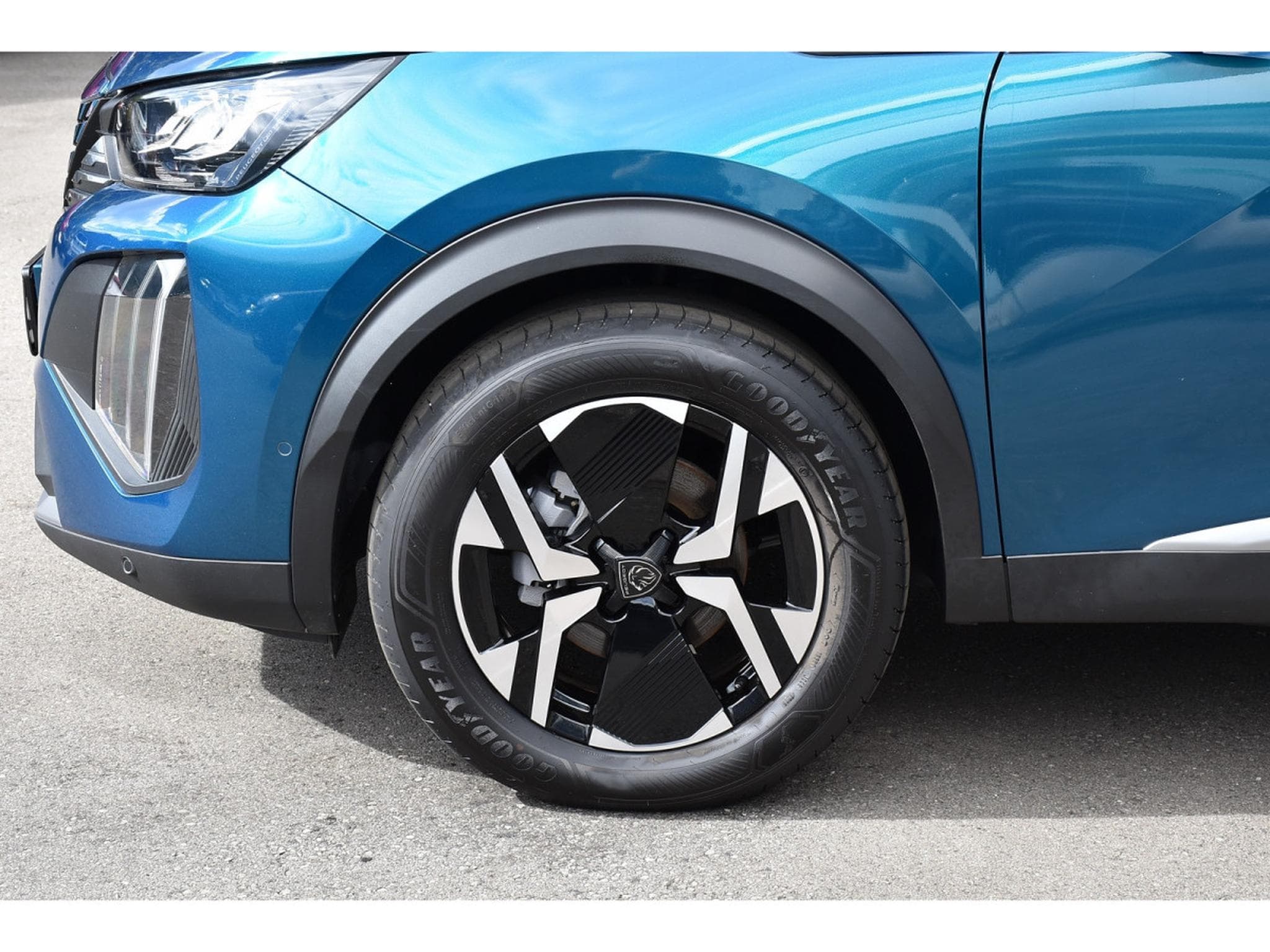 Peugeot 2008 1.2 Allure ACC GPS LANE SIDE REGUL CAM 360 1° MAIN (2025) - Photo 5