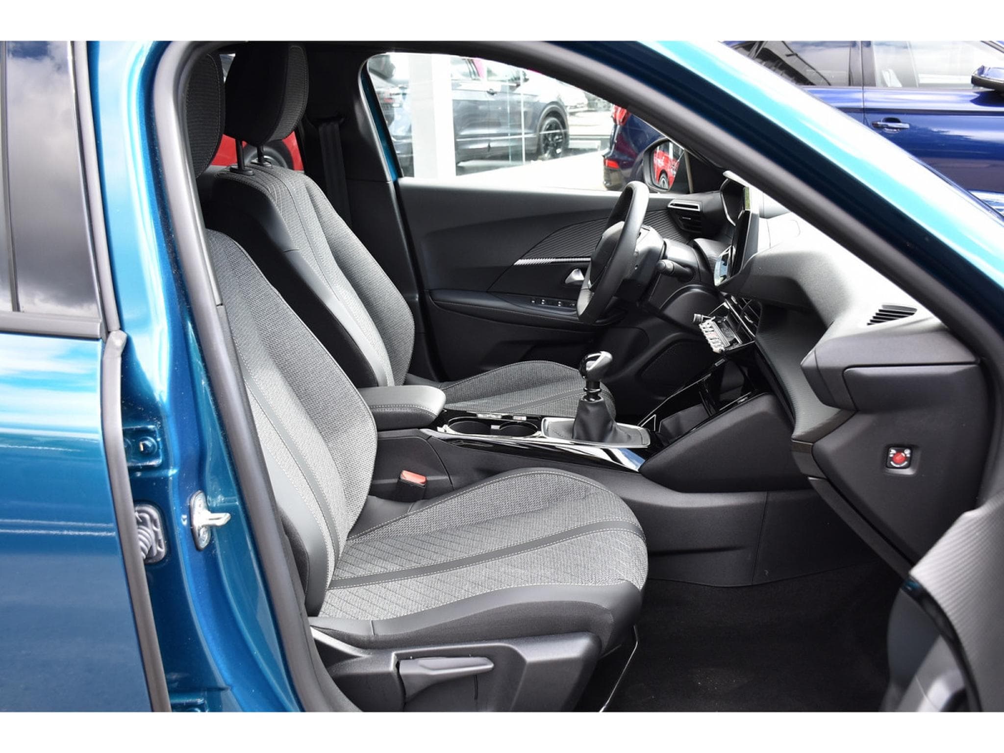 Peugeot 2008 1.2 Allure ACC GPS LANE SIDE REGUL CAM 360 1° MAIN (2025) - Photo 7