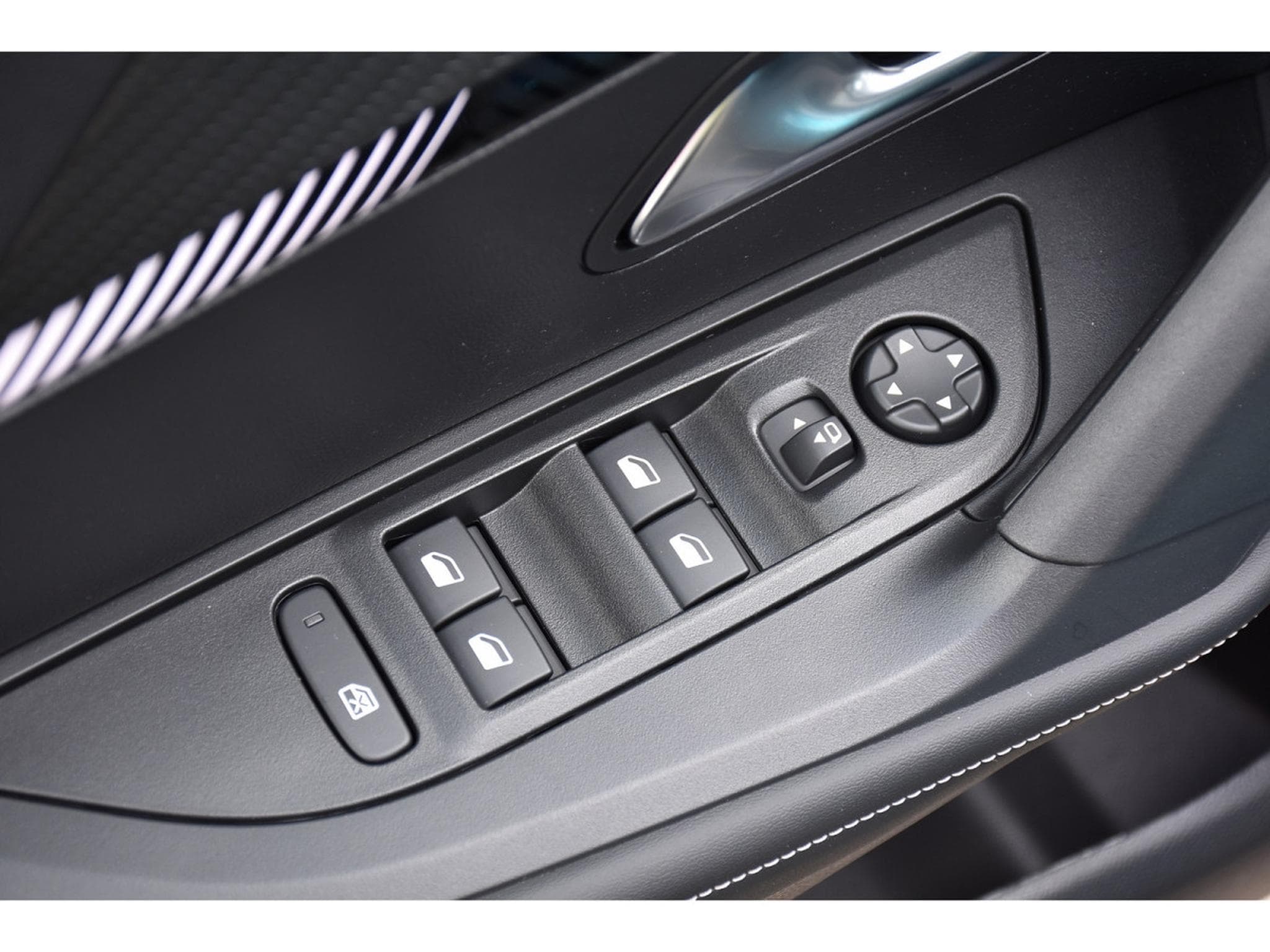 Peugeot 2008 1.2 Allure ACC GPS LANE SIDE REGUL CAM 360 1° MAIN (2025) - Photo 24