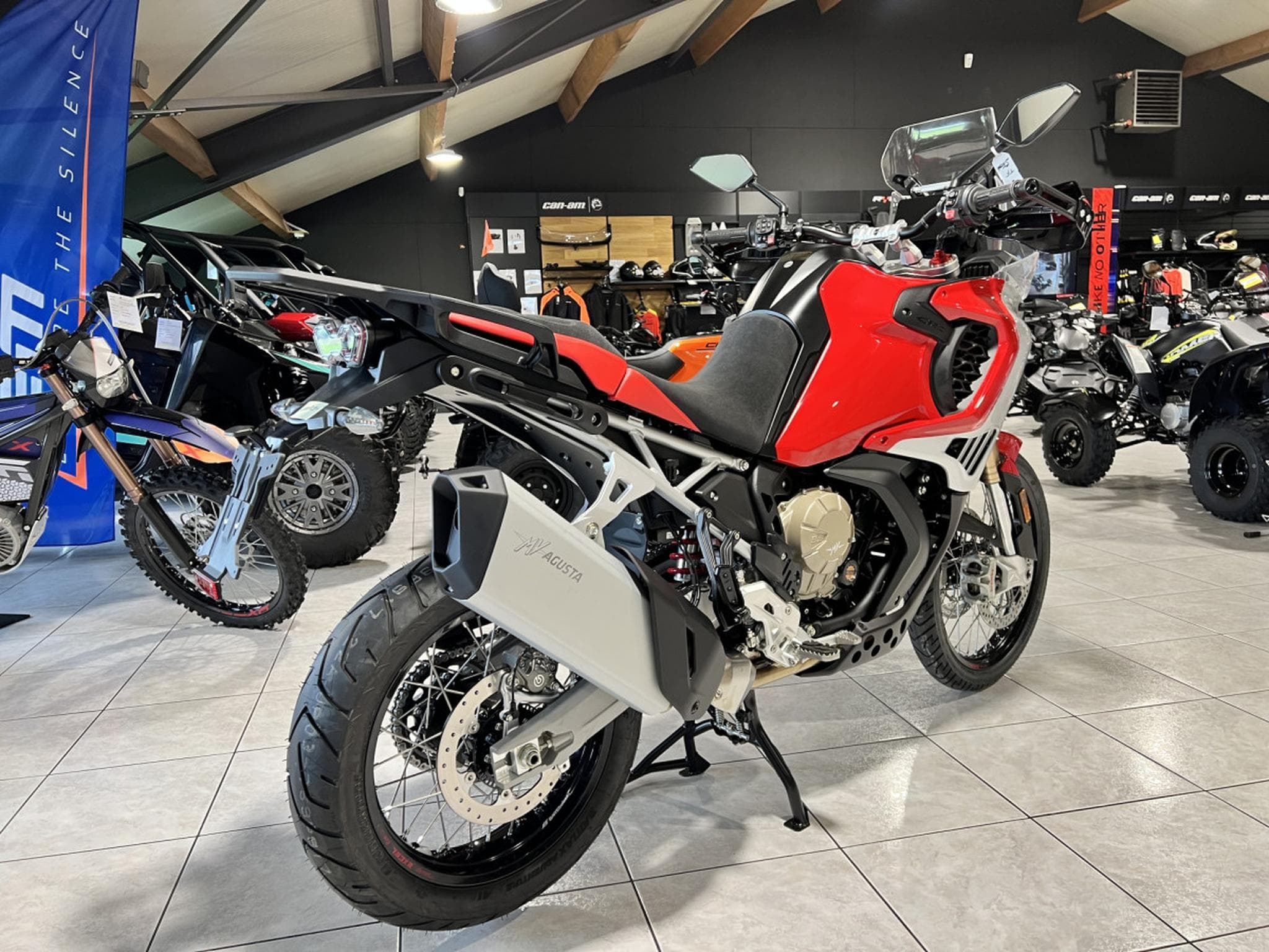 MV Agusta Enduro Veloce 950 (2026) - Foto 3
