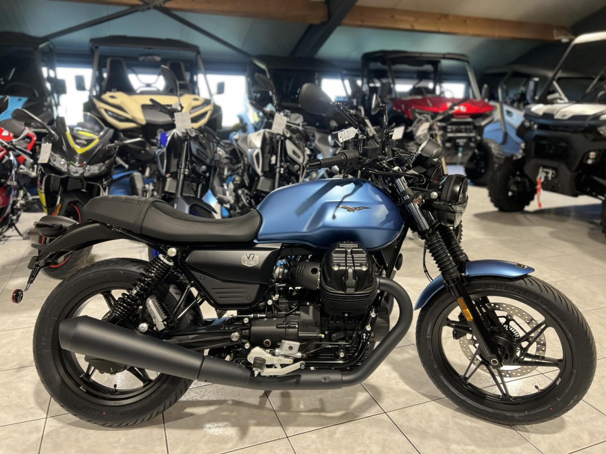 Moto Guzzi V7 STONE (2026) - Foto 1
