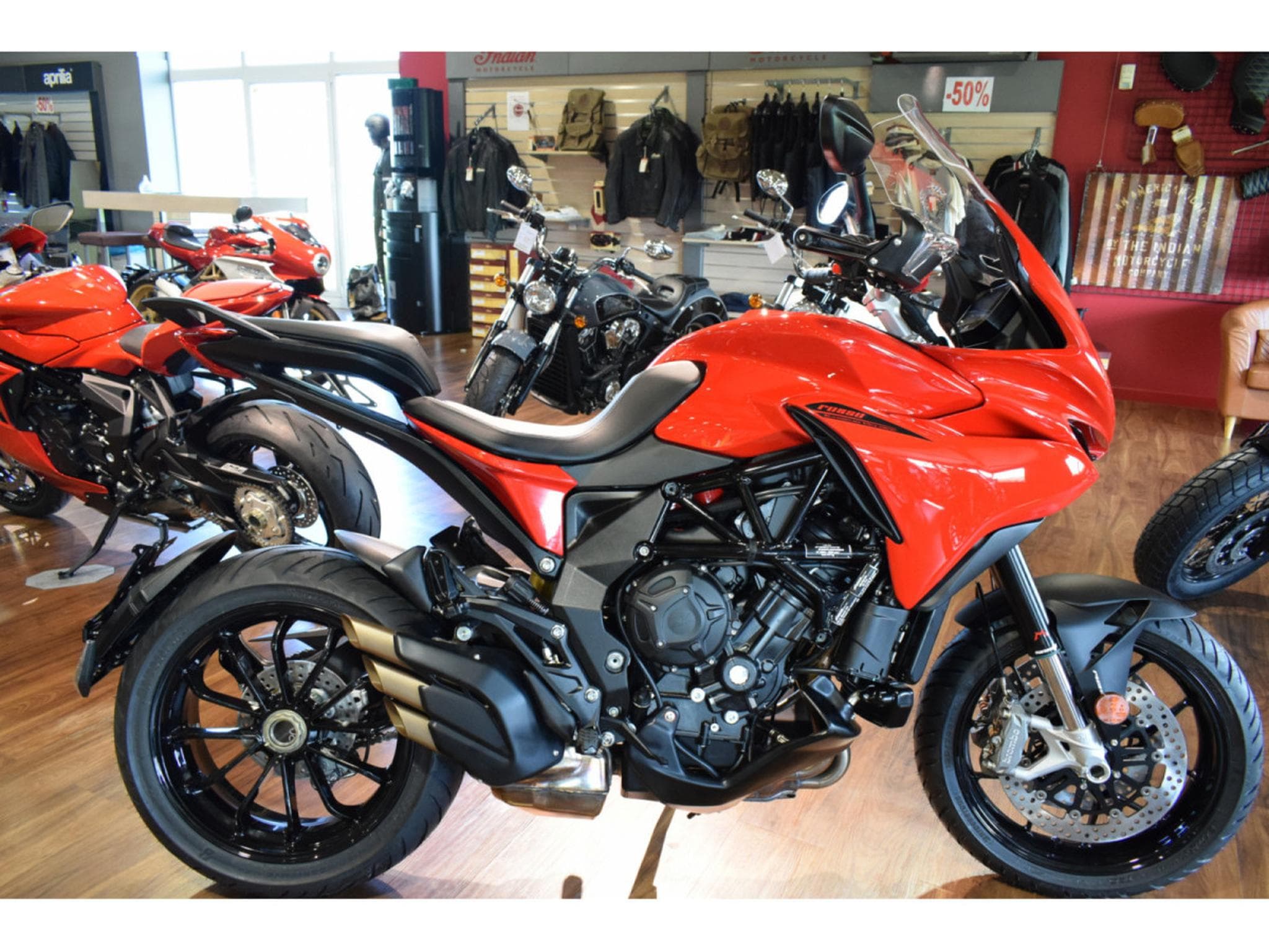 MV Agusta Turismo Veloce Rabaissée 60 mm (2022) - Foto 1