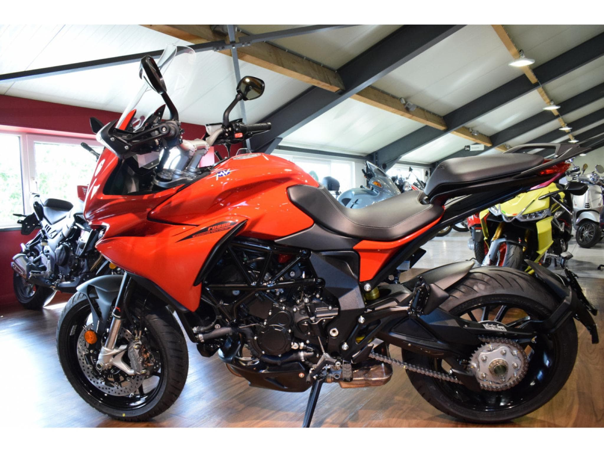MV Agusta Turismo Veloce Rabaissée 60 mm (2022) - Foto 4