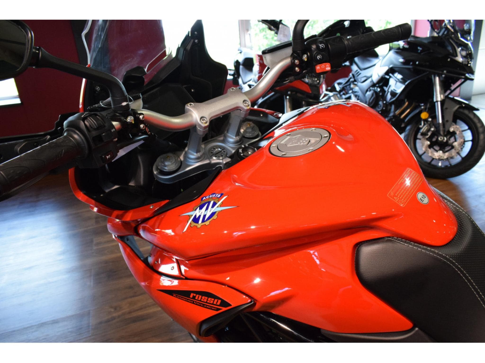 MV Agusta Turismo Veloce Rabaissée 60 mm (2022) - Foto 5