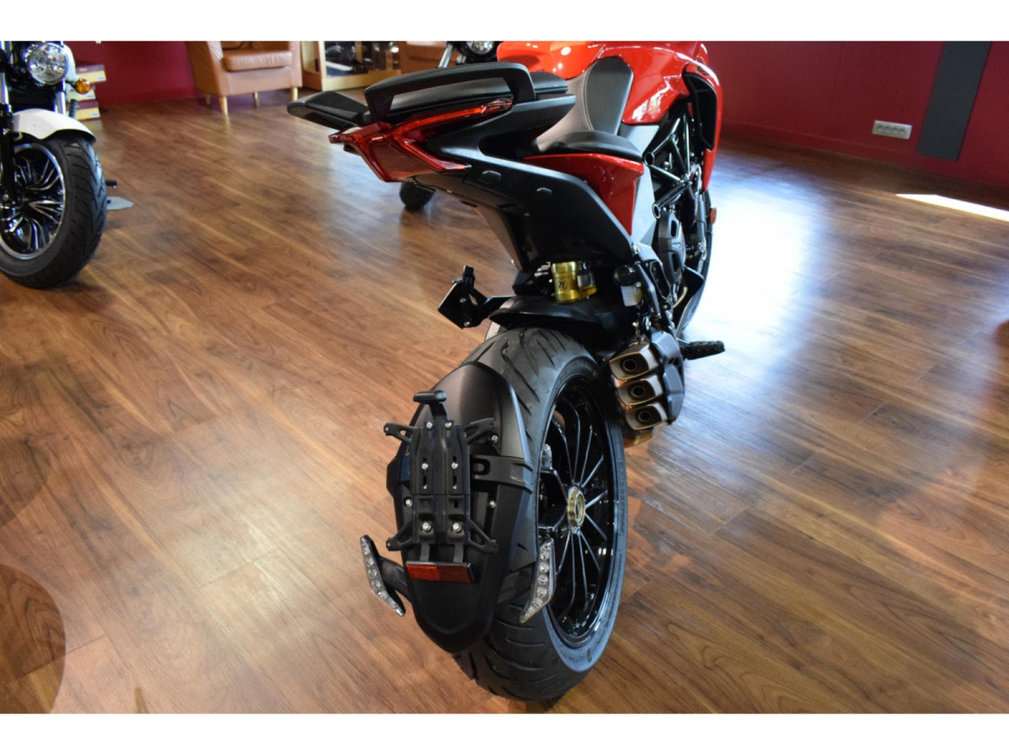 MV Agusta Turismo Veloce Rabaissée 60 mm (2022) - Foto 3