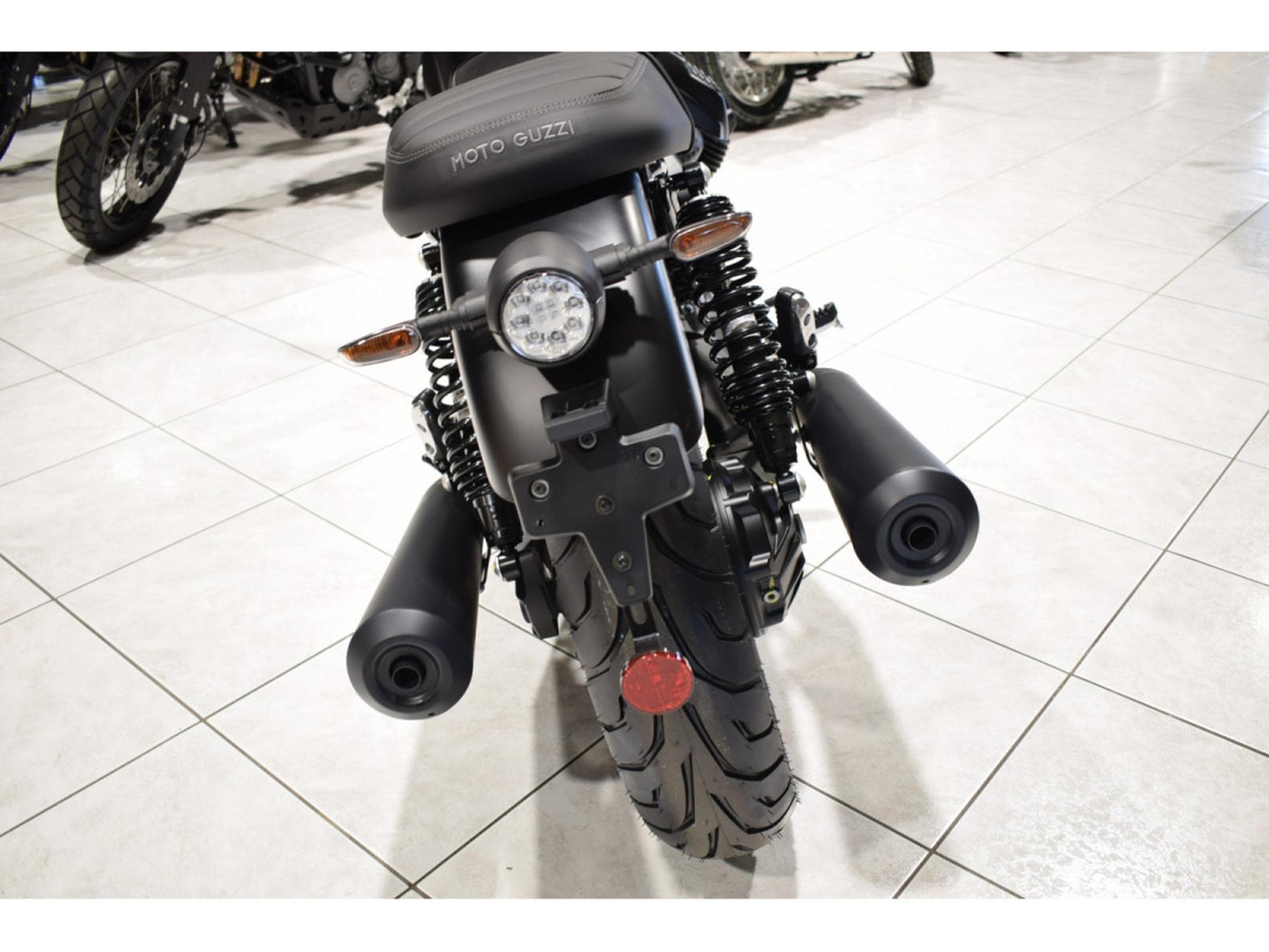 Moto Guzzi V7 STONE (2026) - Foto 3