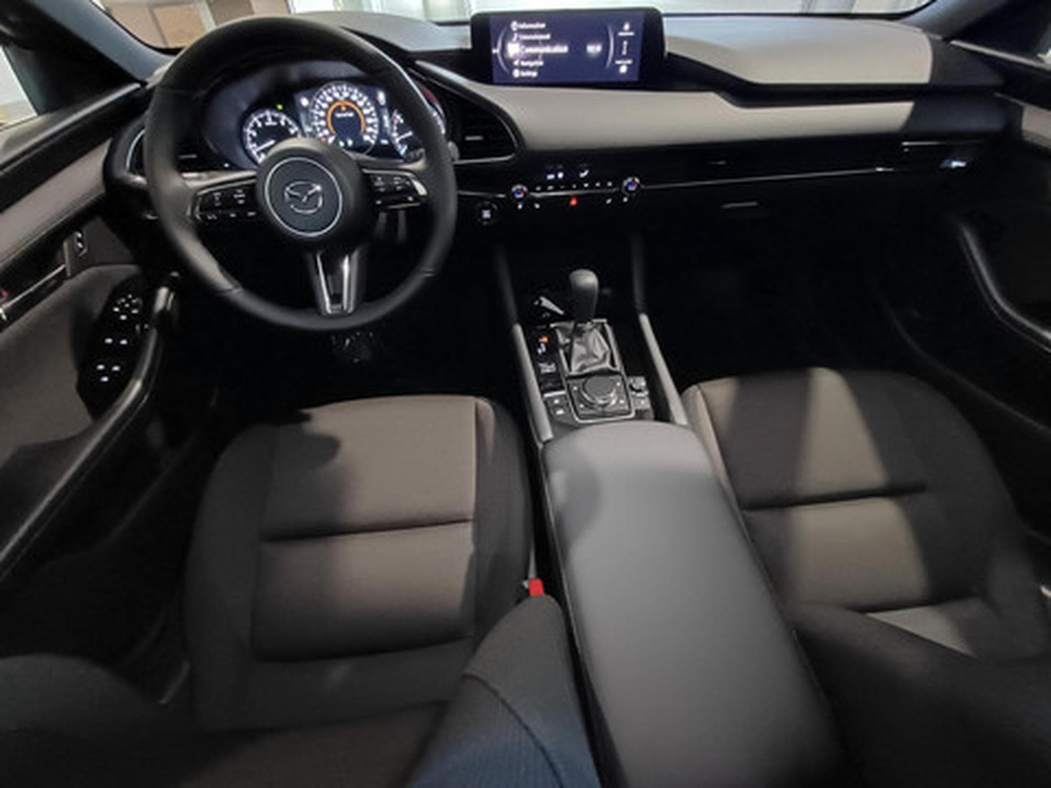 Mazda Mazda3 Centre-Line + Dsi (2026) - Photo 7