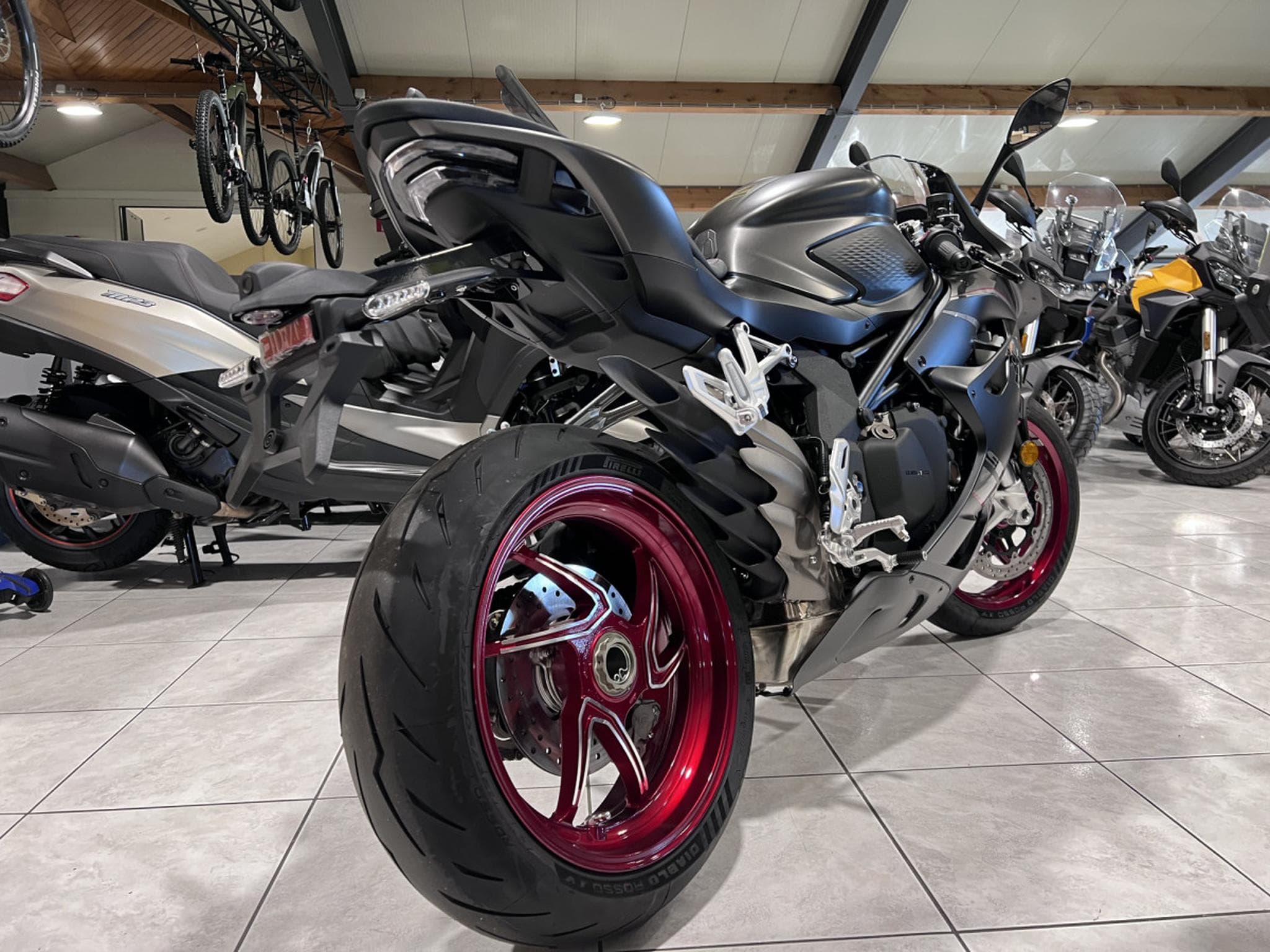 QJmotor SRK 921 RR (2026) - Foto 3
