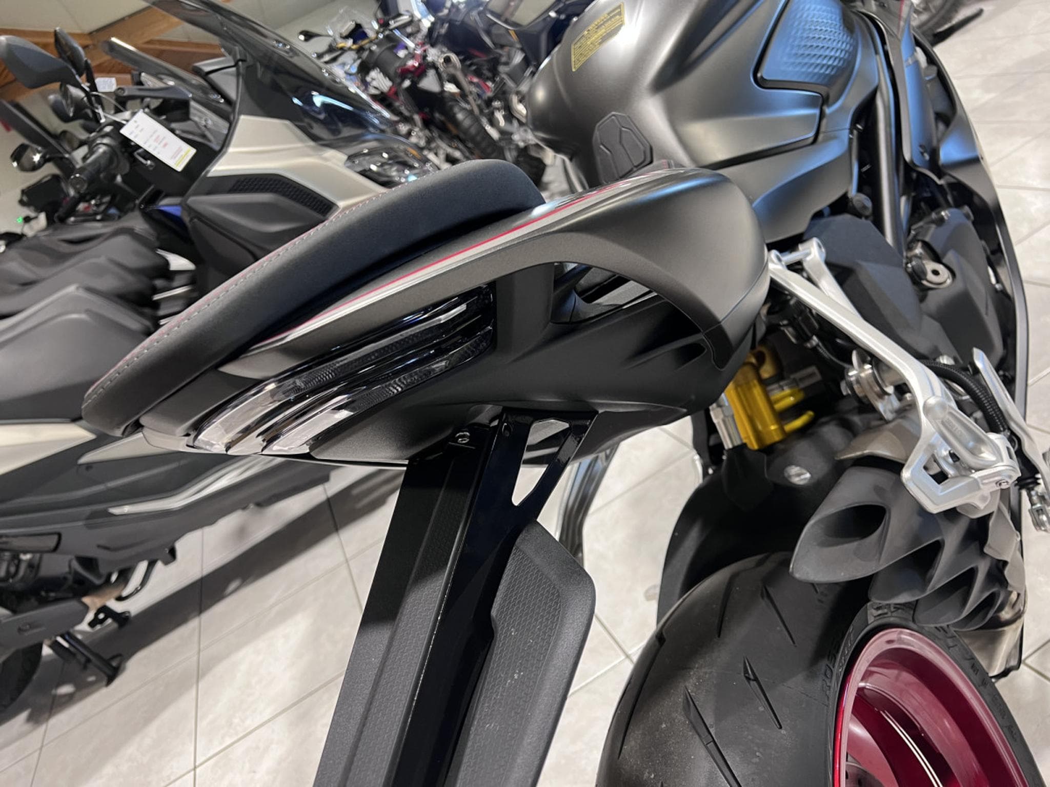 QJmotor SRK 921 RR (2026) - Foto 6