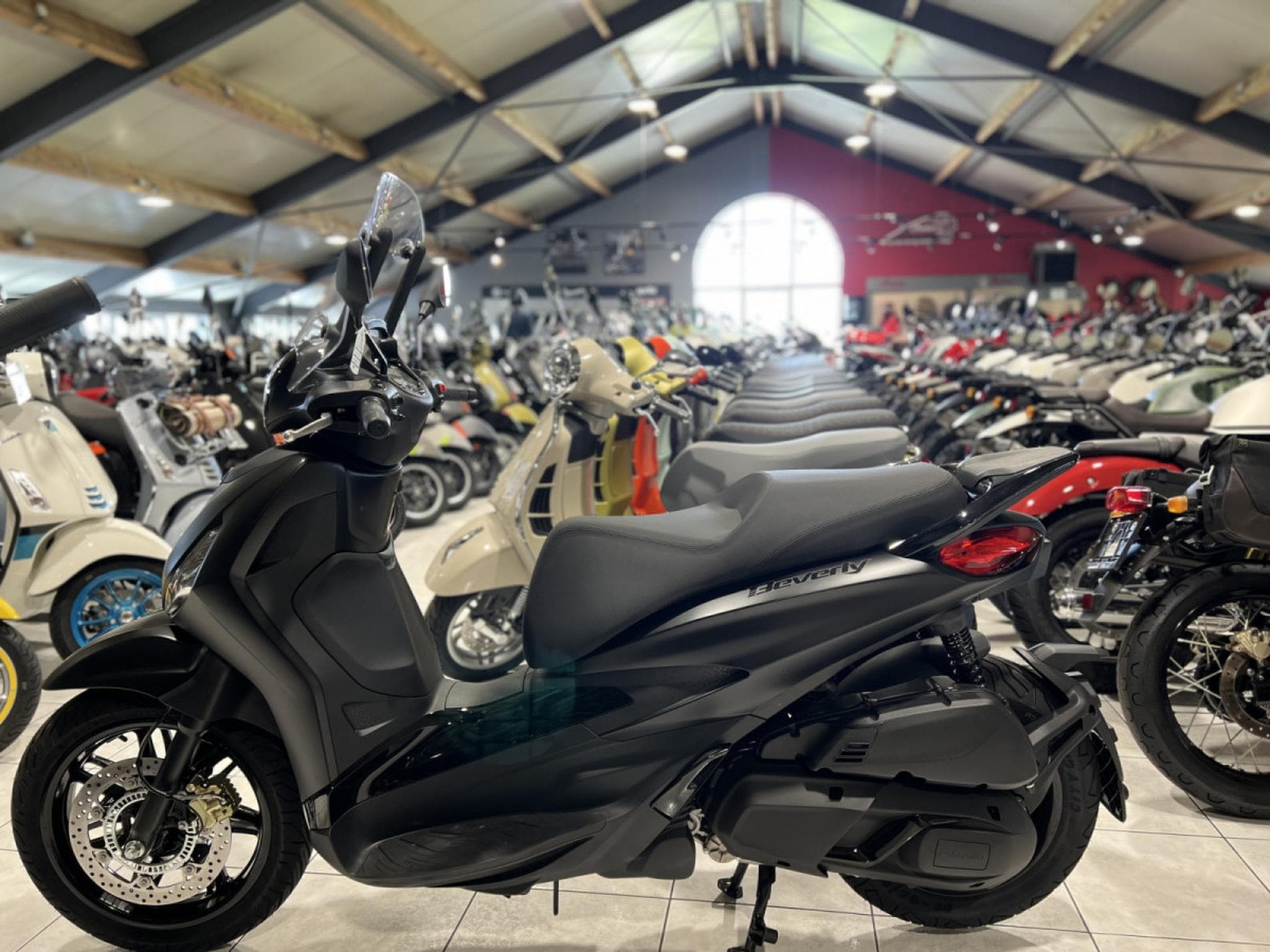 Piaggio Beverly DEEP BLACK (2026) - Photo 4