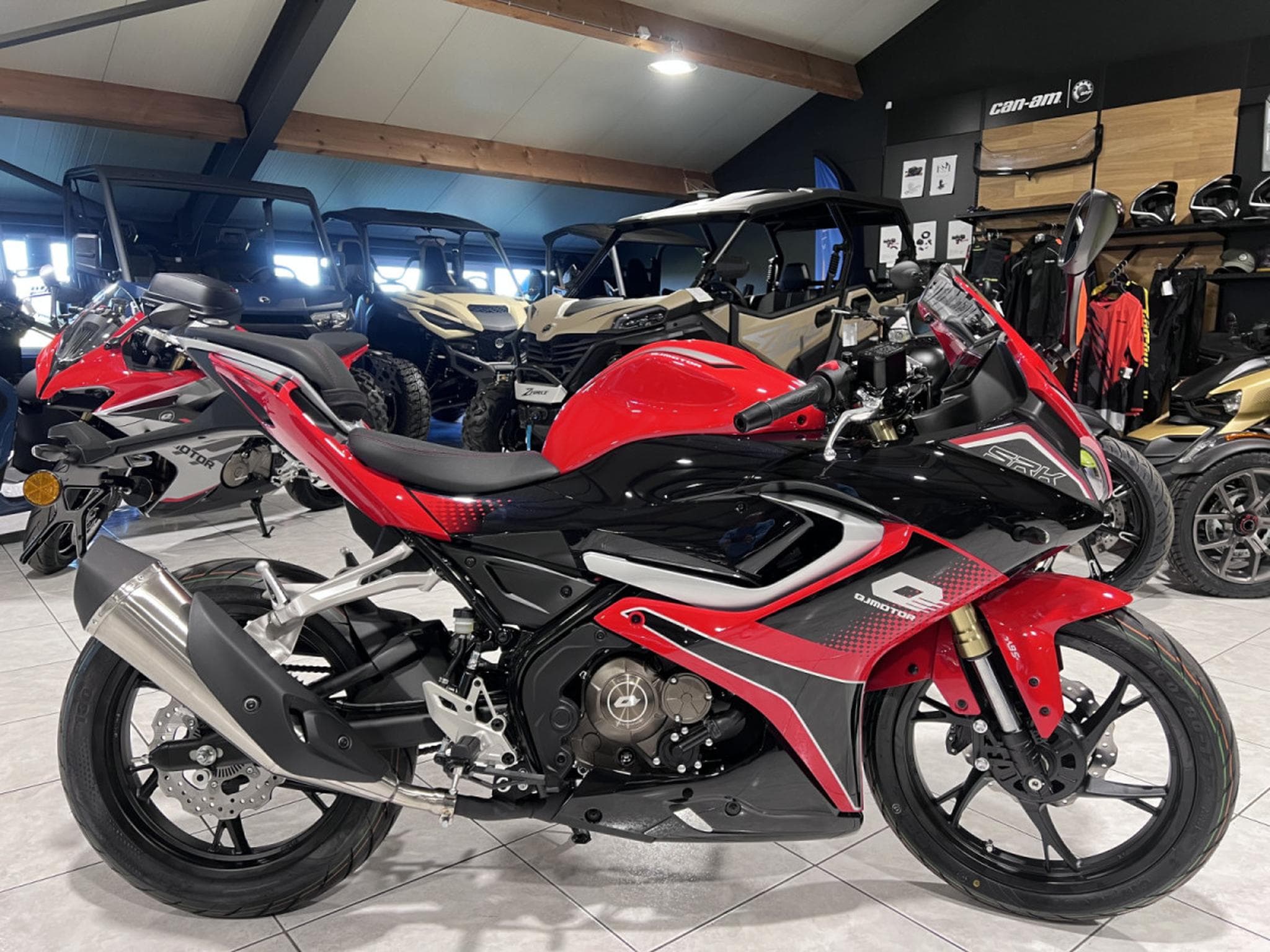 QJmotor SRK 125 R (2026) - Foto 1