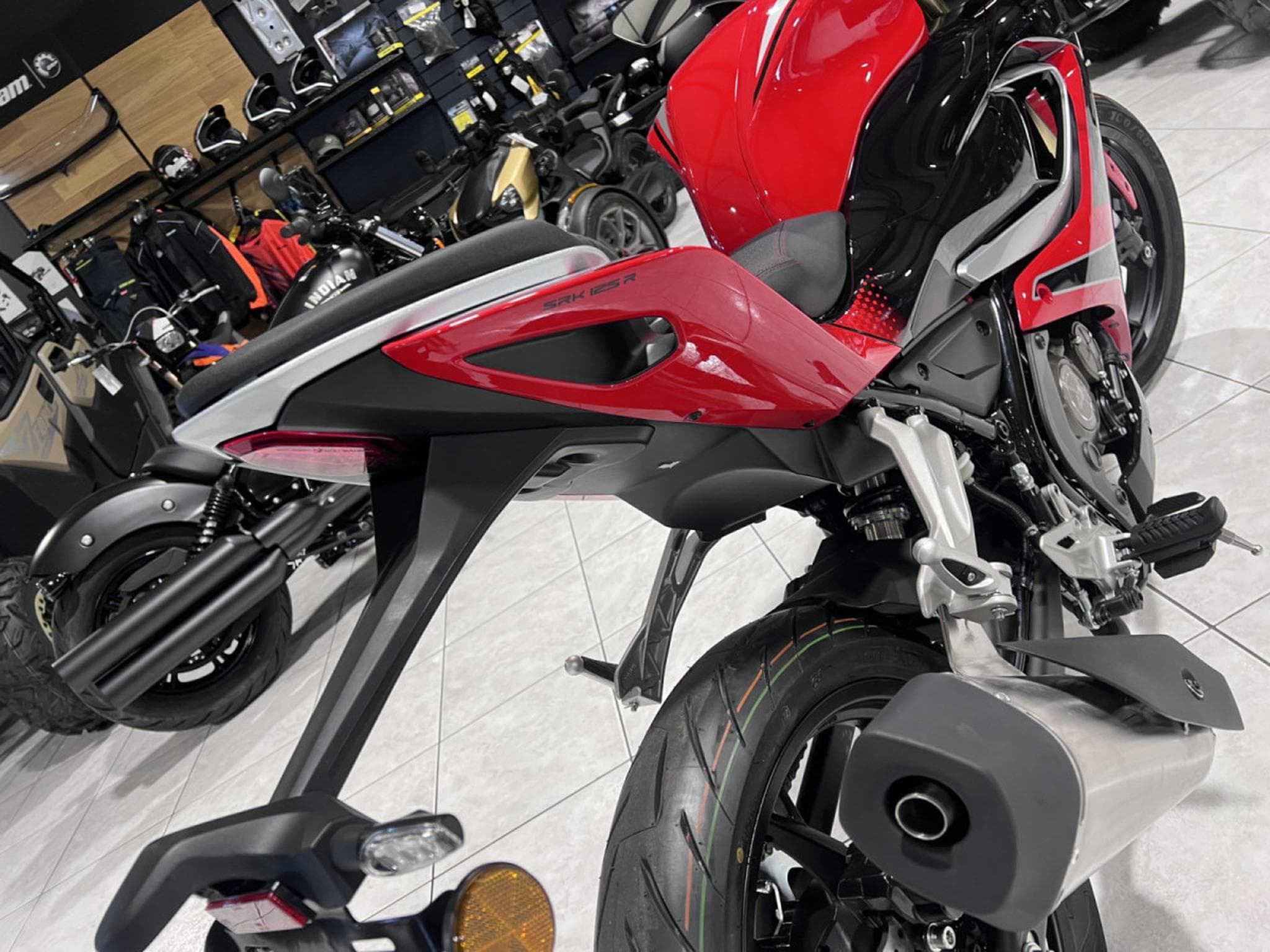 QJmotor SRK 125 R (2026) - Foto 5