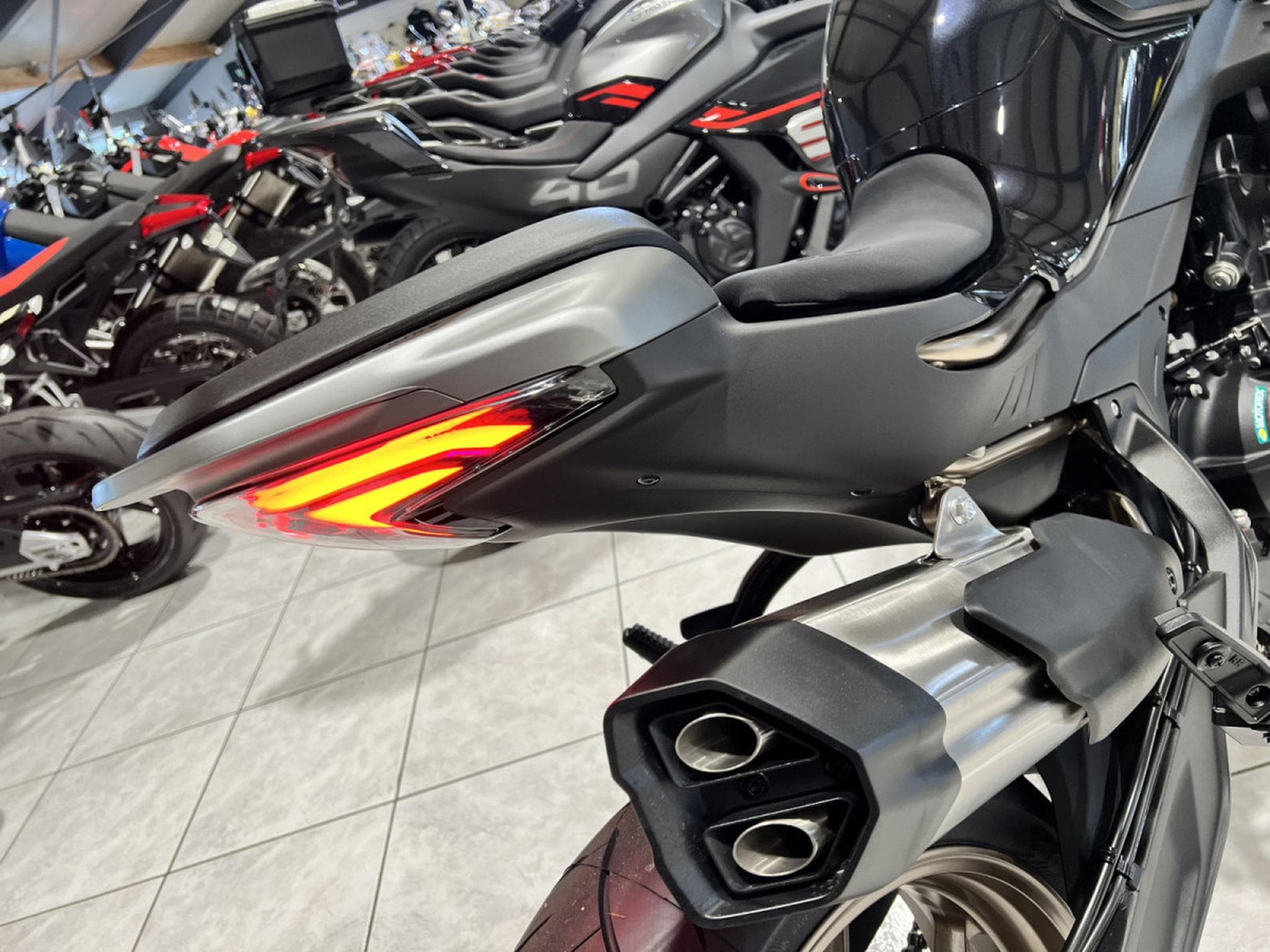 CF Moto 800 NK ADVANCED (2026) - Foto 6