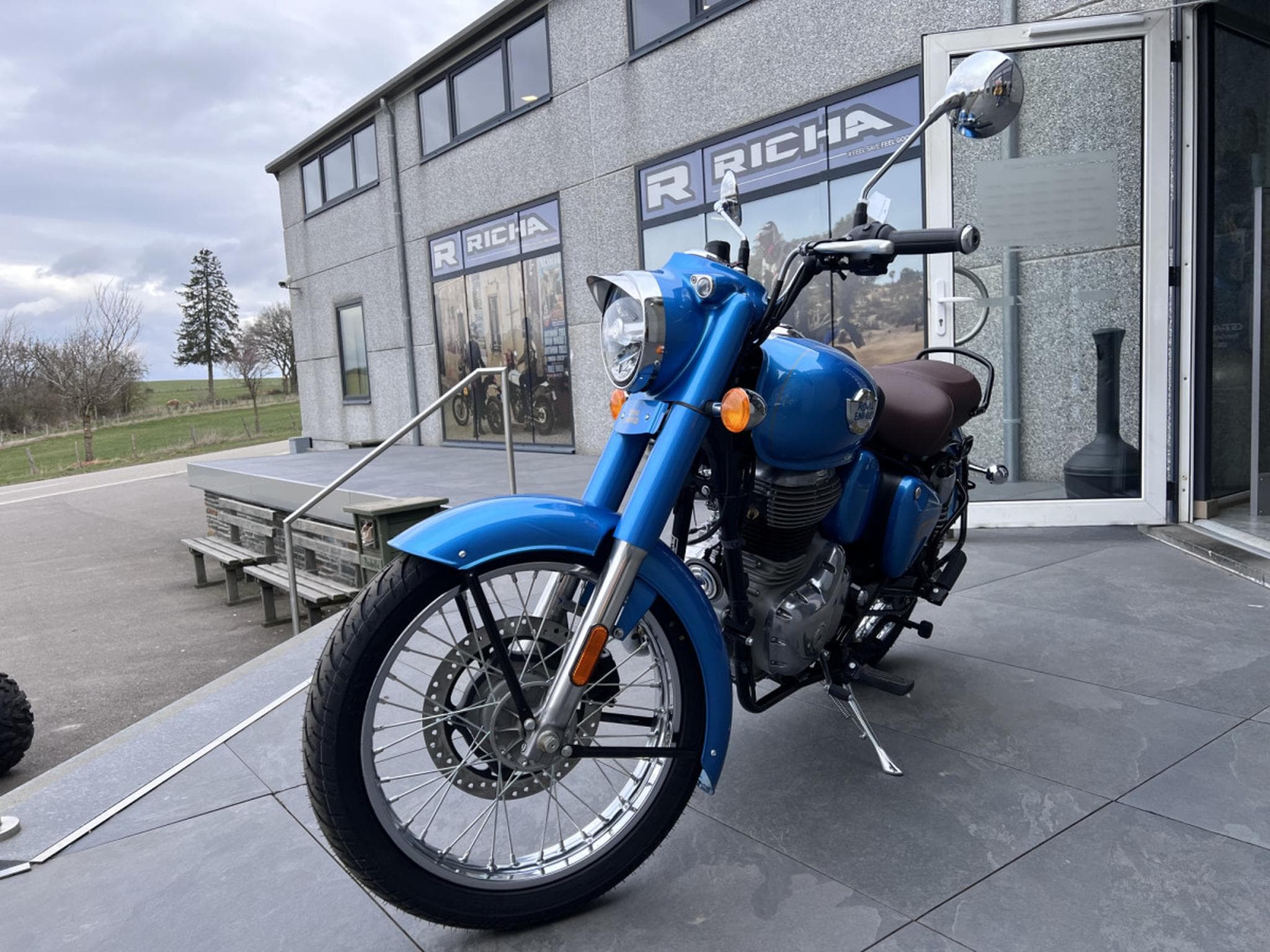 Royal Enfield Classic 350 Jodhpur Blue (2026) - Foto 2