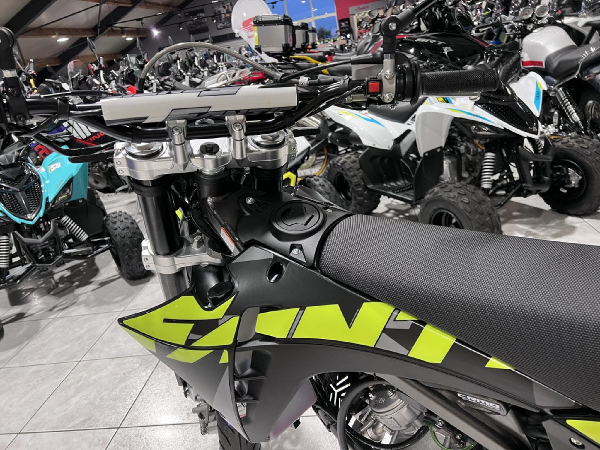Fantic Motard PERFORMANCE 2T (2026) - Foto 6