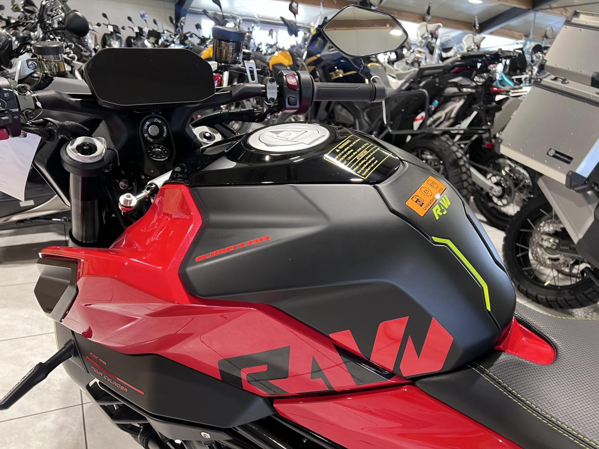 QJmotor SRK 921 (2026) - Foto 6