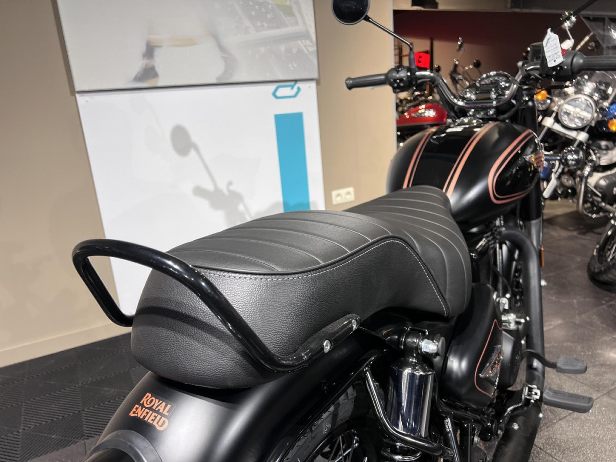 Royal Enfield Bullet 350 Black Gold (2025) - Foto 5