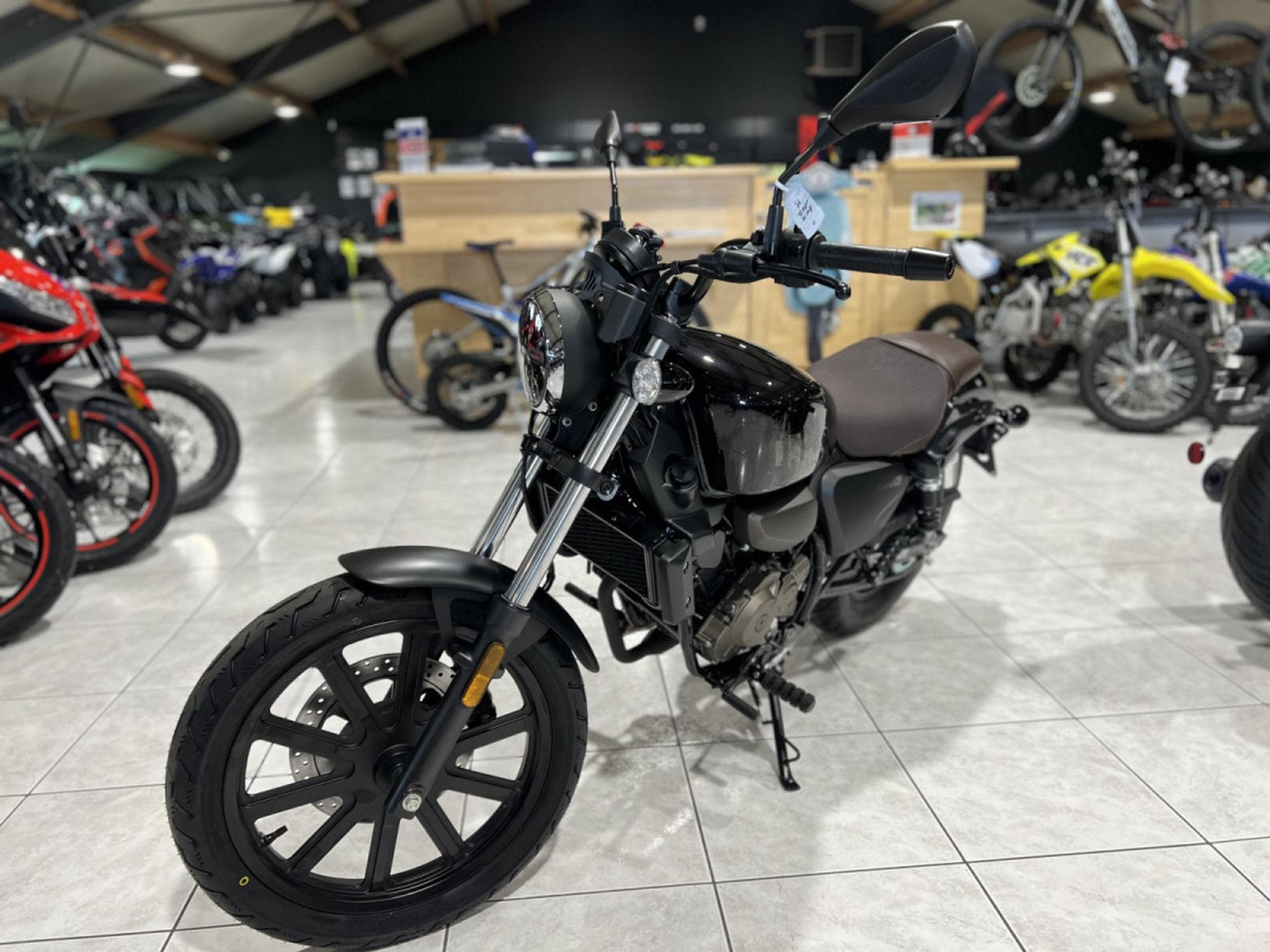 QJmotor SRV 125 (2026) - Foto 2