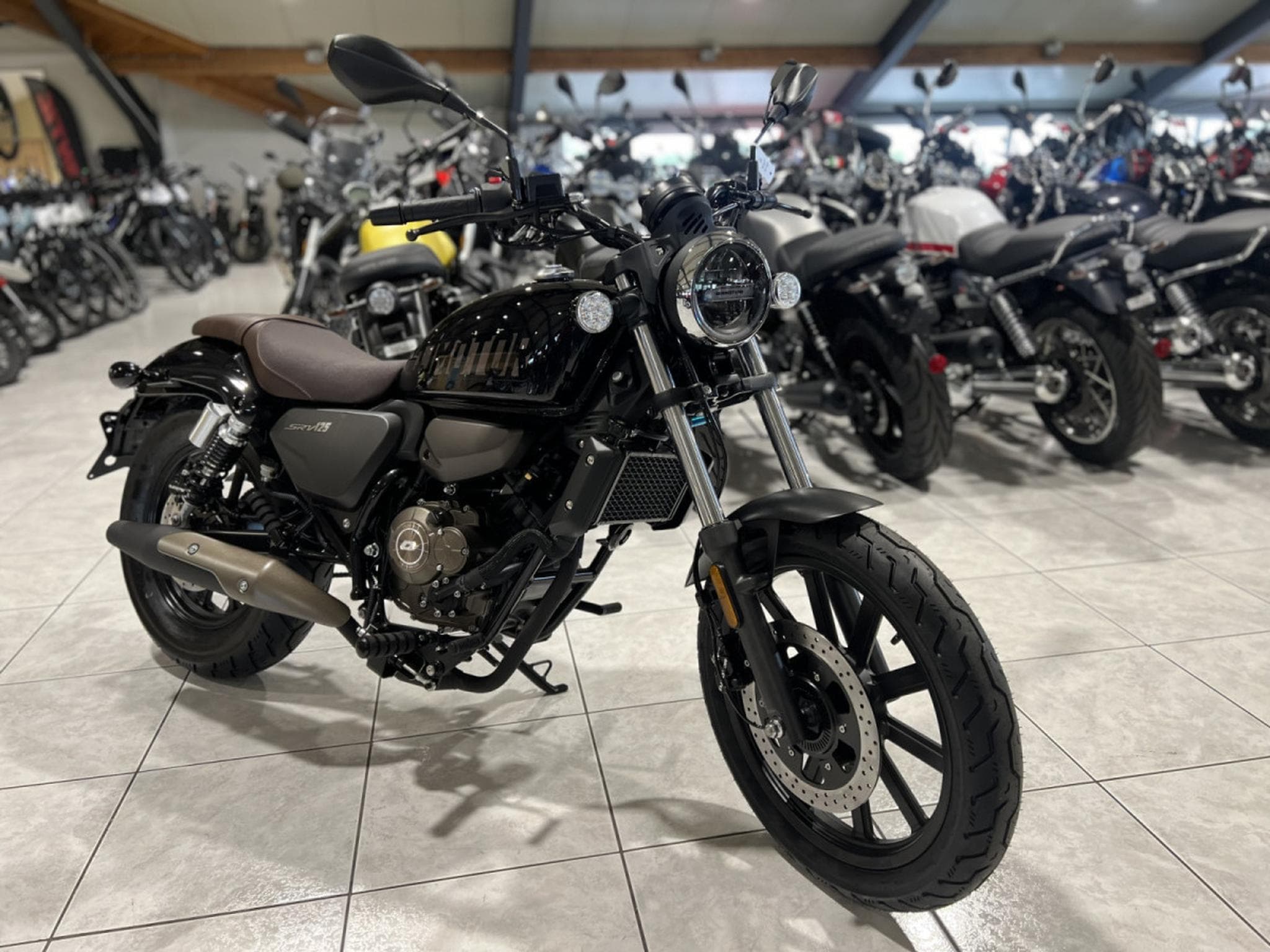 QJmotor SRV 125 (2026) - Foto 7