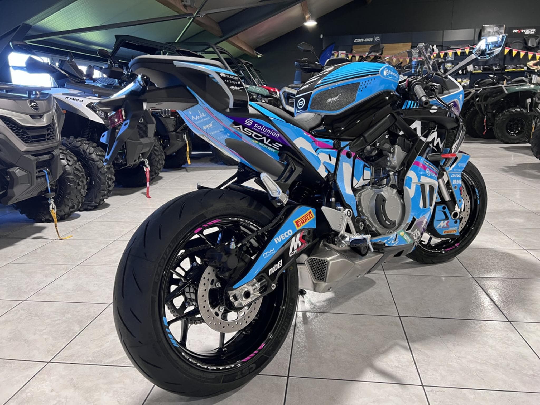CF Moto 675 SR-R Replica (2026) - Foto 3