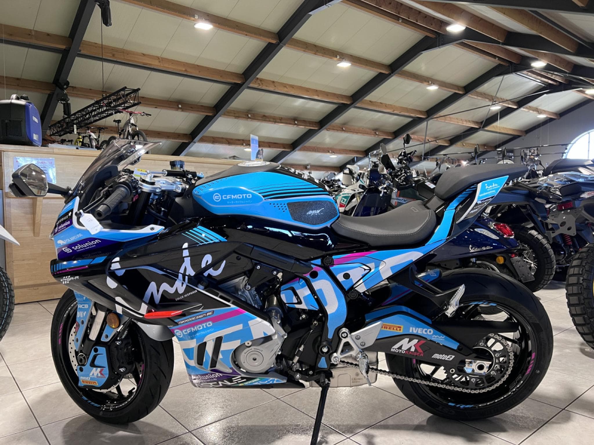 CF Moto 675 SR-R Replica (2026) - Foto 4