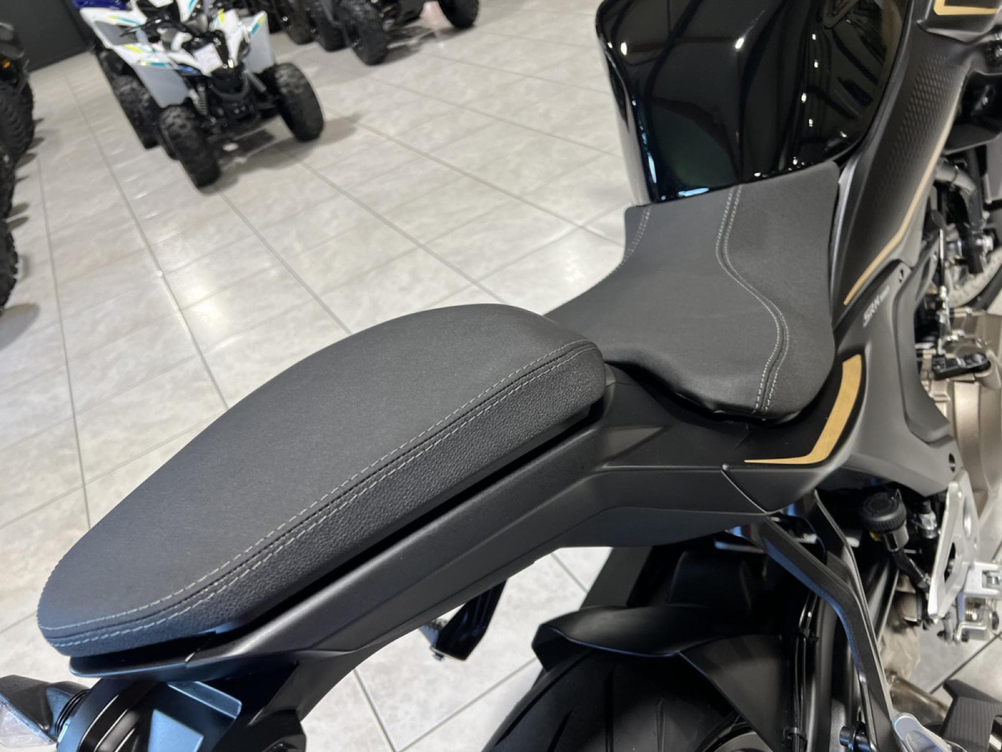 QJmotor SRK 550 (2026) - Foto 7