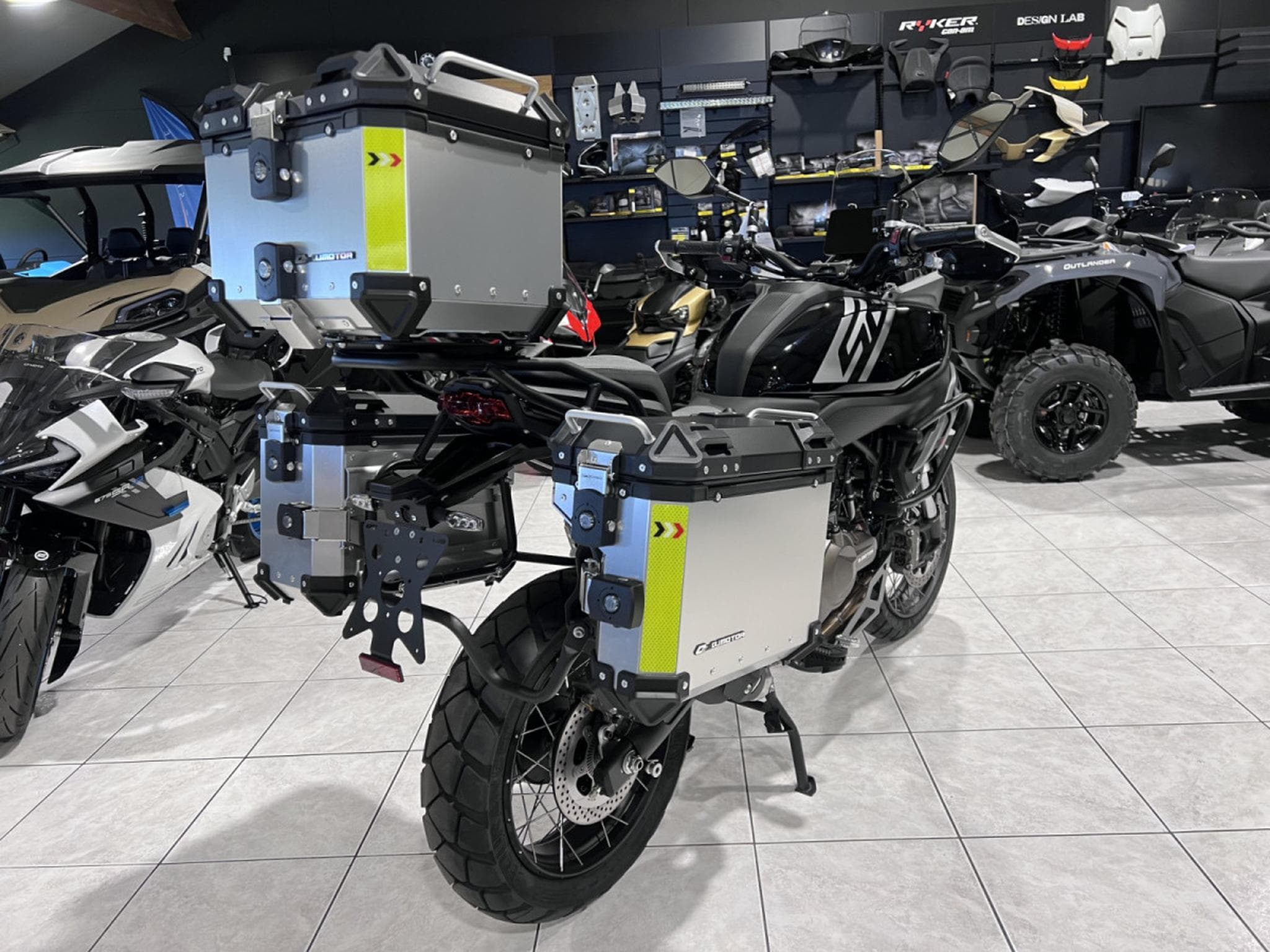 QJmotor SRT 600 SX TOURING (2026) - Foto 3