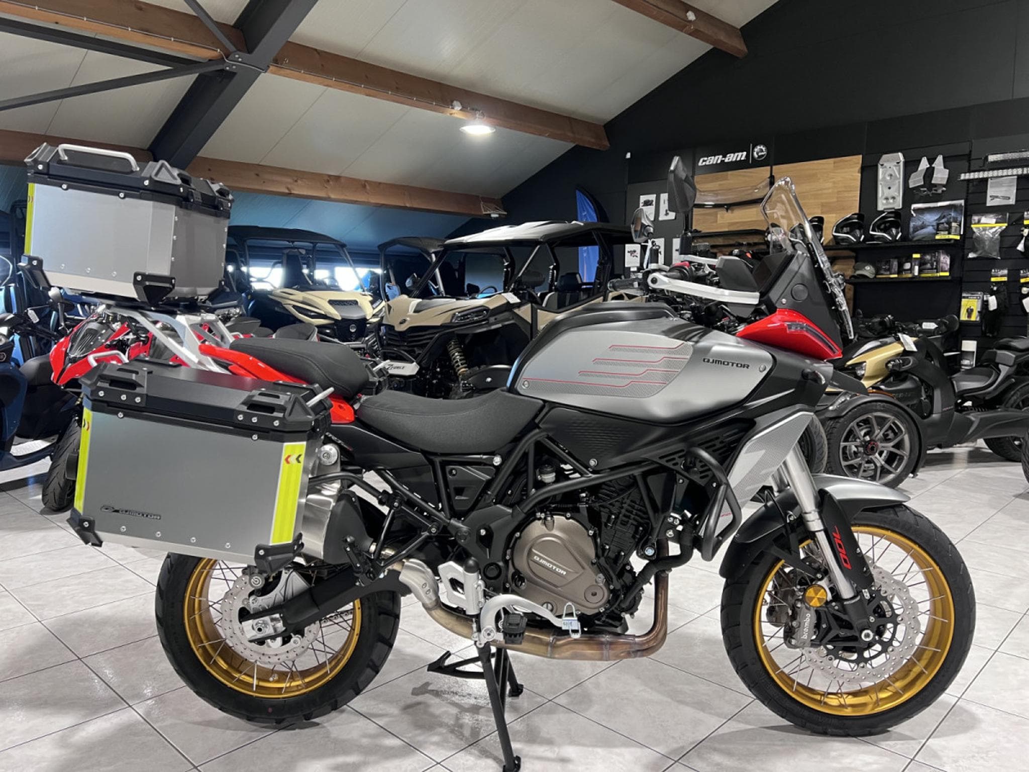 QJmotor SRT 700 SX TOURING (2026) - Foto 1