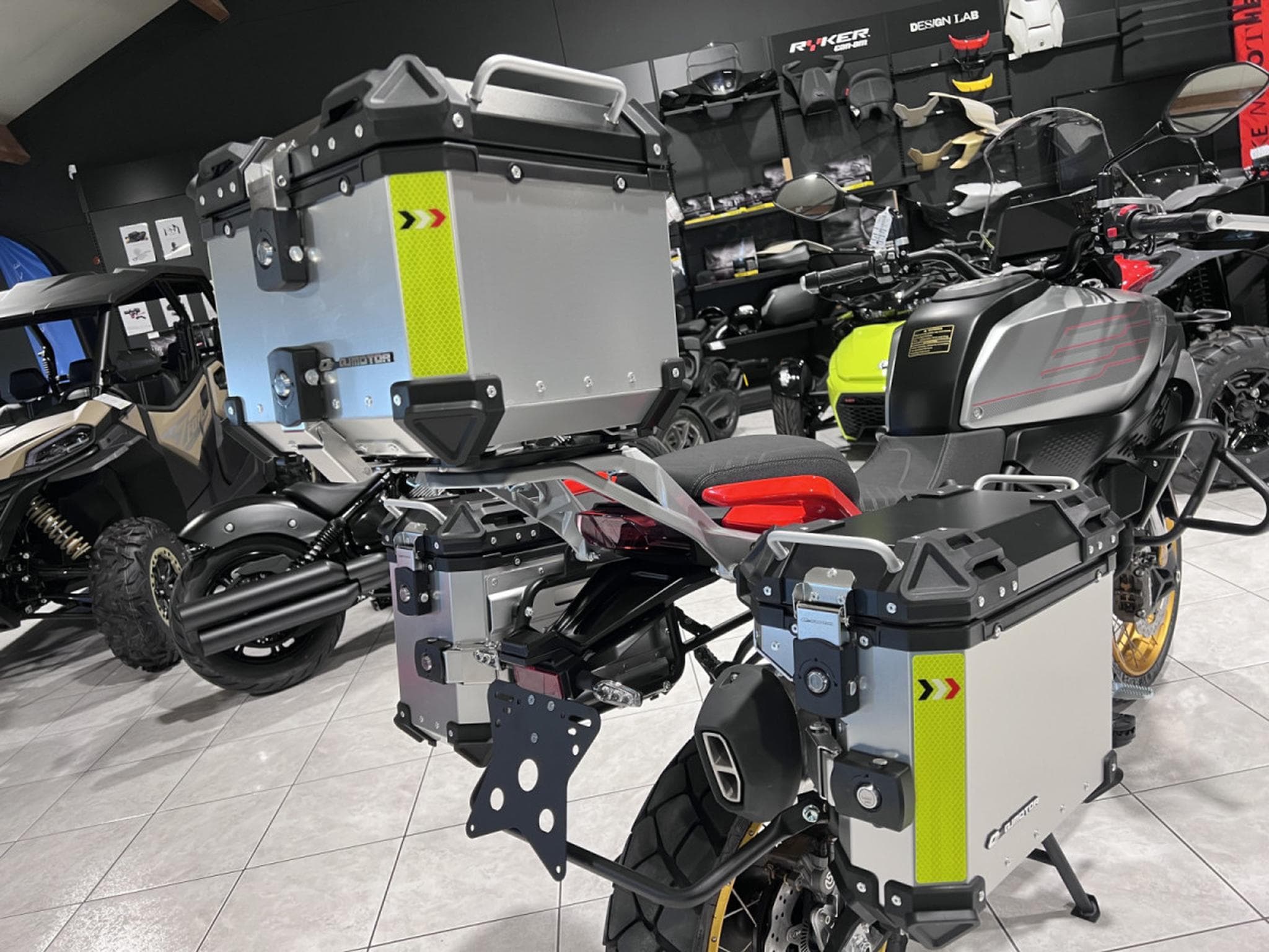 QJmotor SRT 700 SX TOURING (2026) - Foto 5