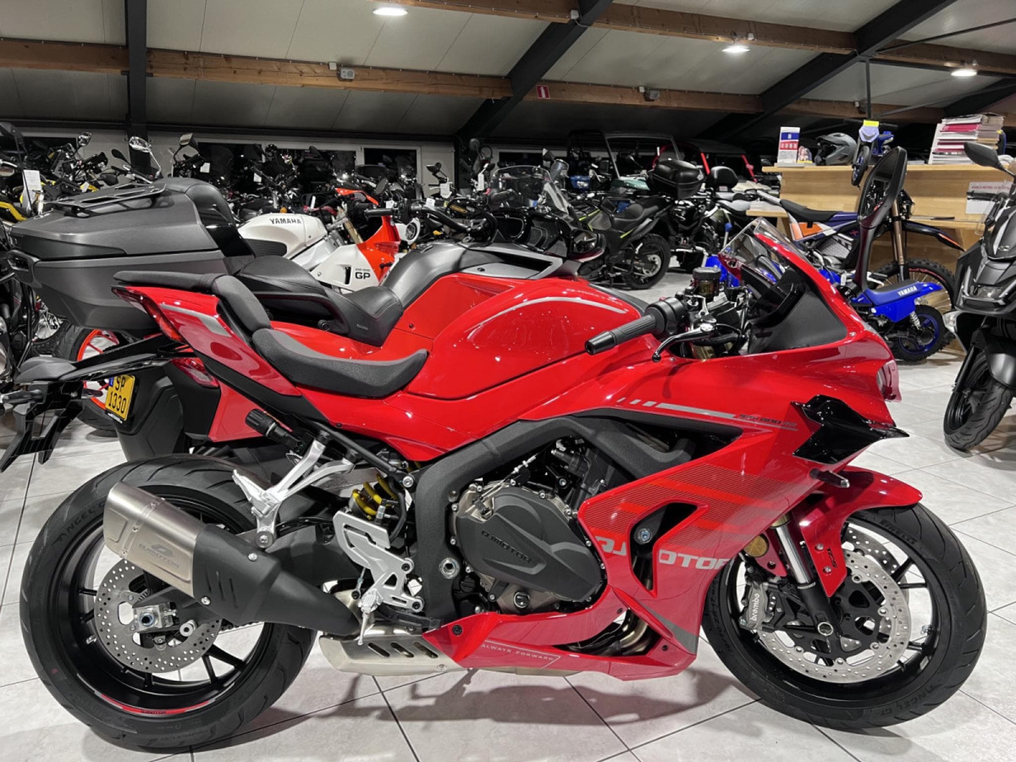 QJmotor SRK 800 RR (2026) - Foto 1