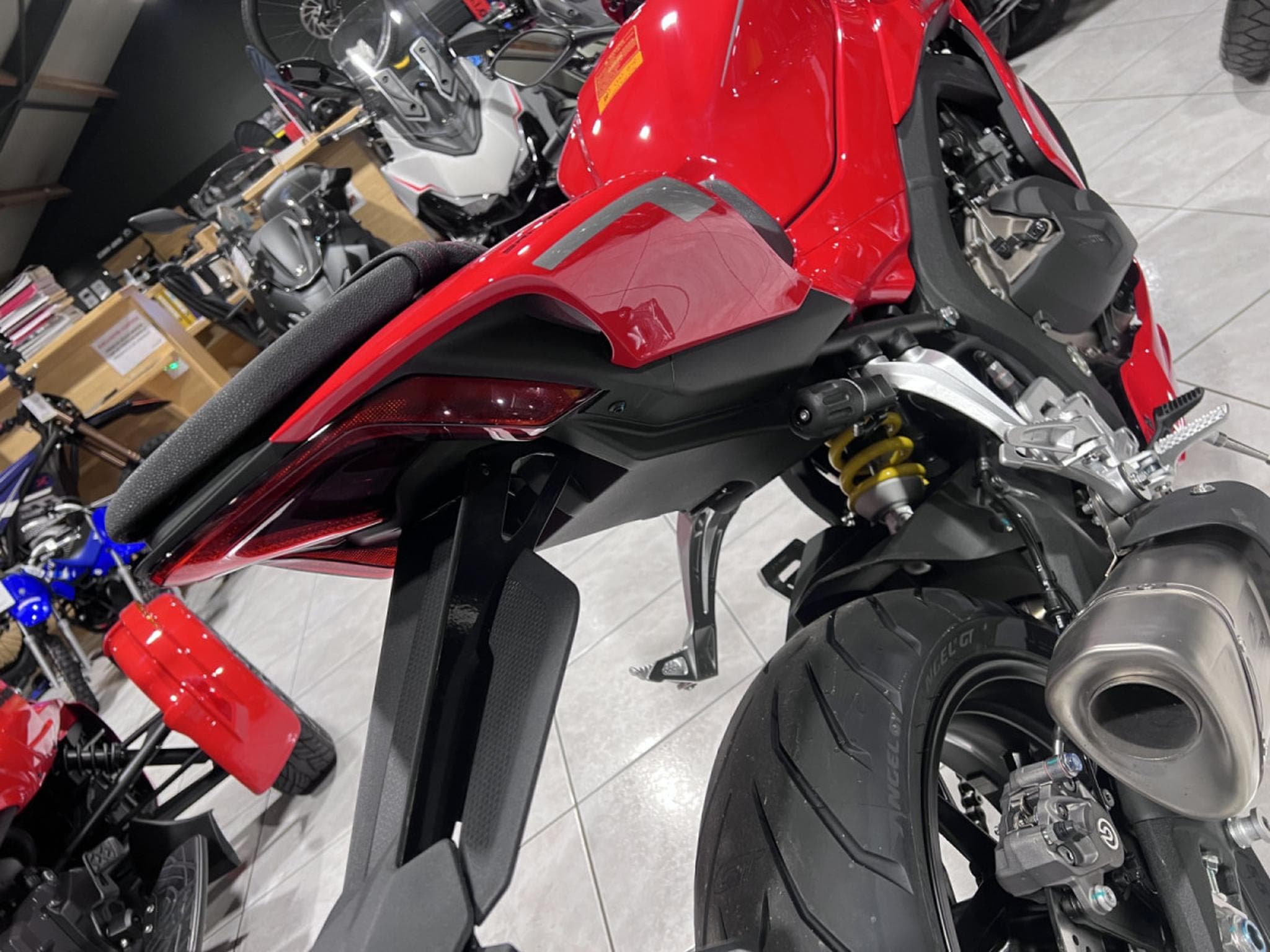 QJmotor SRK 800 RR (2026) - Foto 5