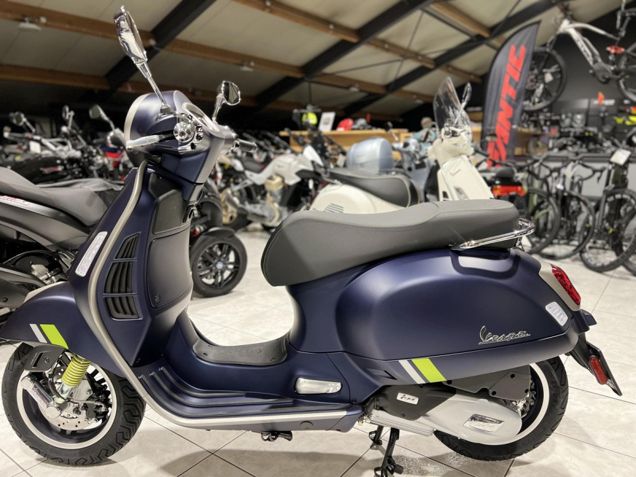 Vespa GTS 125 Bleu Matt (2026) - Foto 3